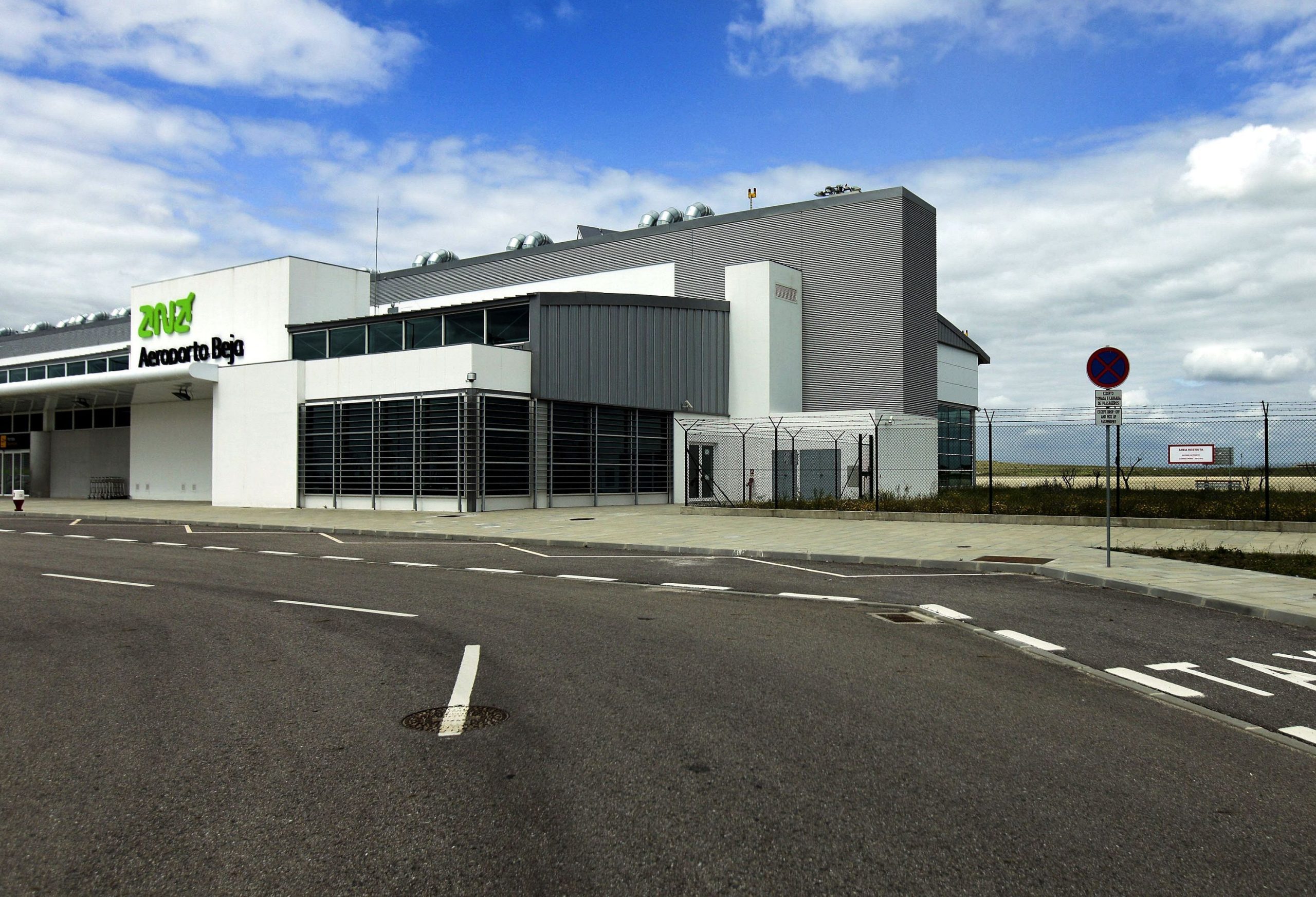 Autarca de Cuba propõe estudo independente sobre Aeroporto de Beja