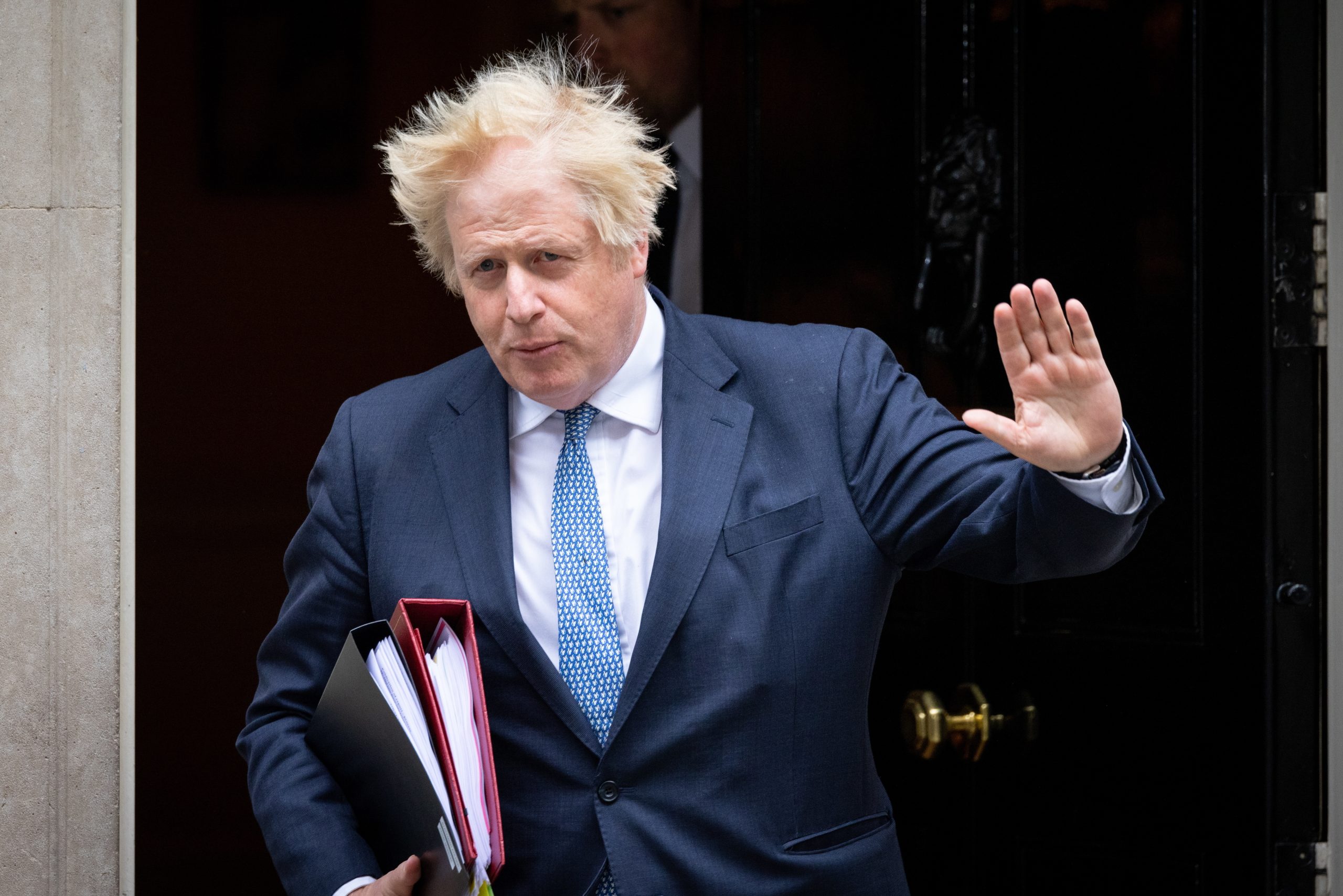 Reino Unido: Boris Johnson assume responsabilidade por “festas” mas recusa demissão