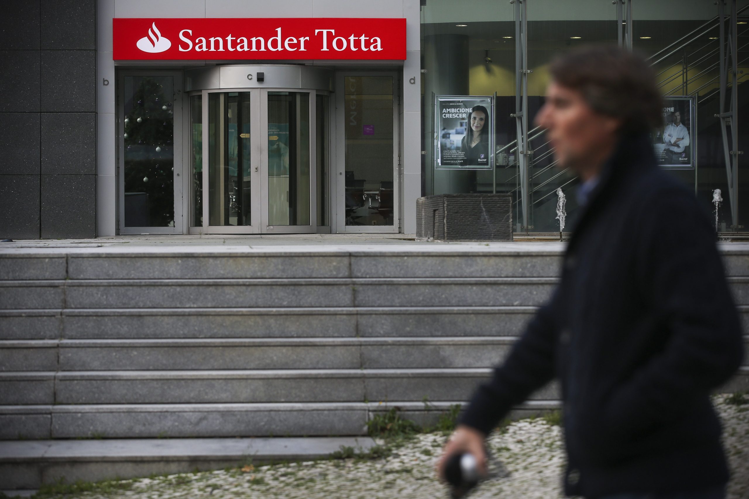 Comissão de trabalhadores do Santander Totta denuncia pressão e assédio sobre funcionários