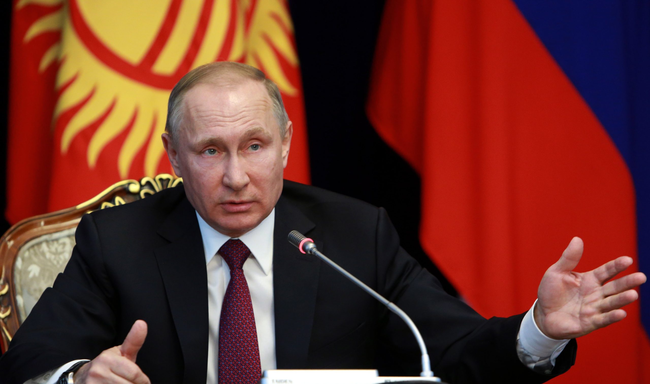 Putin admite falhas nos controlos antidoping, mas nega envolvimento governamental