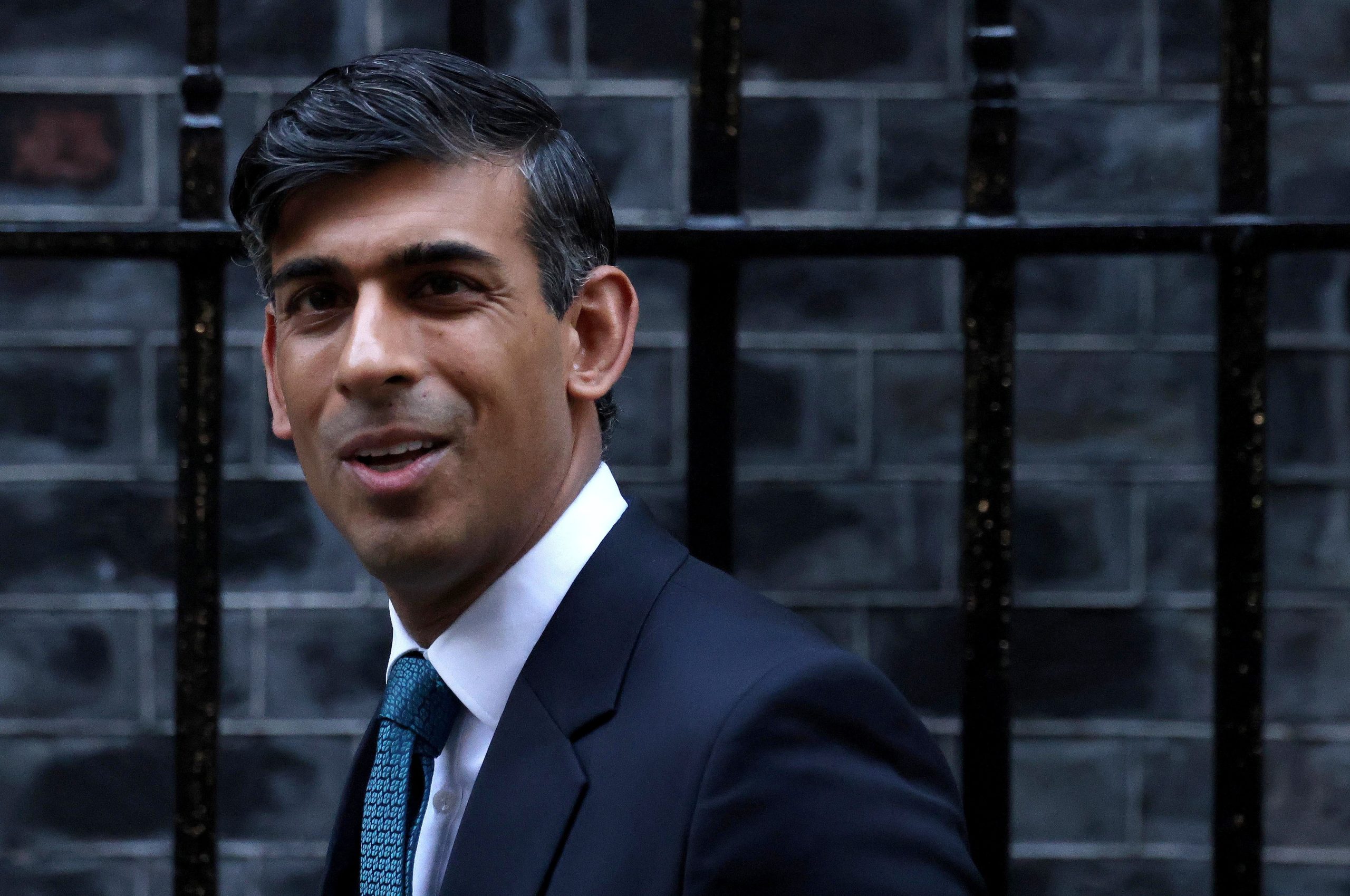 Primeiro-ministro britânico admite rever acordos internacionais para desbloquear política anti-imigração