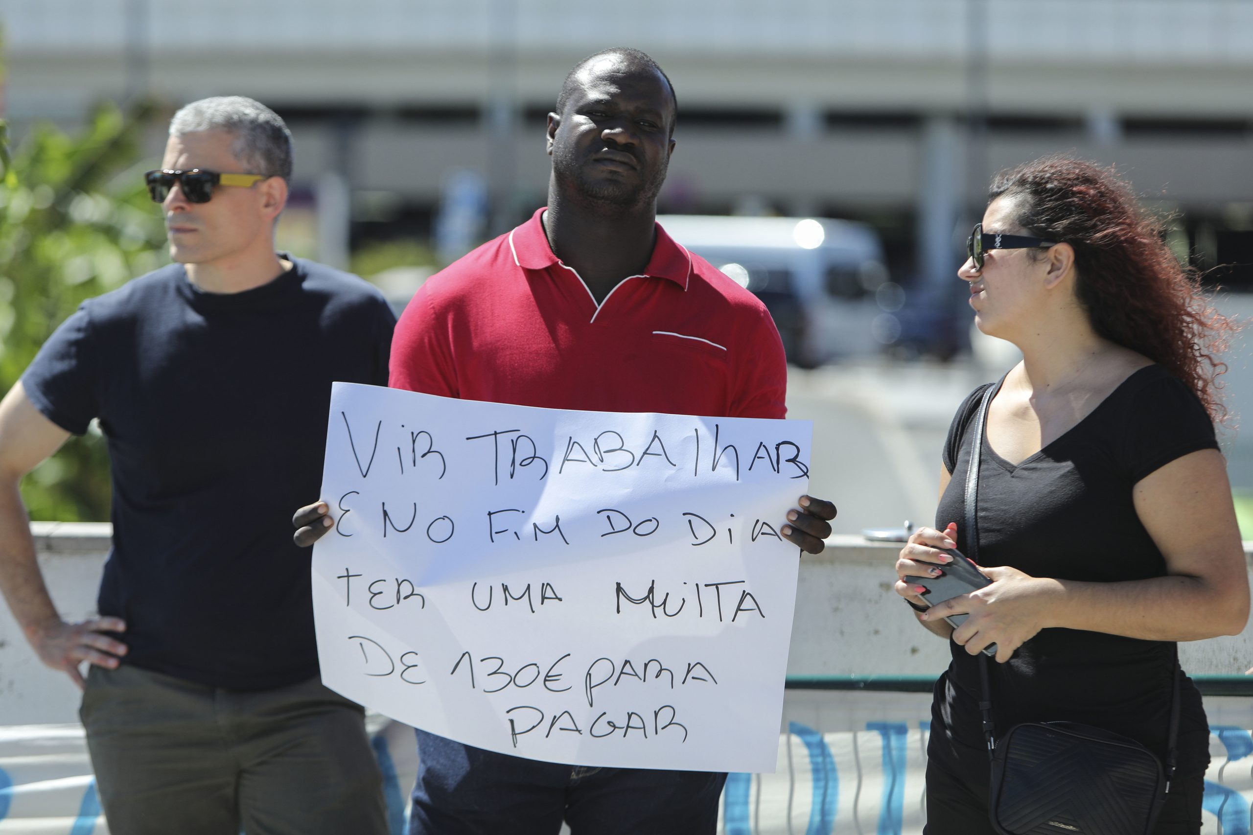 Trabalhadores de aeroportos realizam concentração na quarta-feira para exigir estacionamento