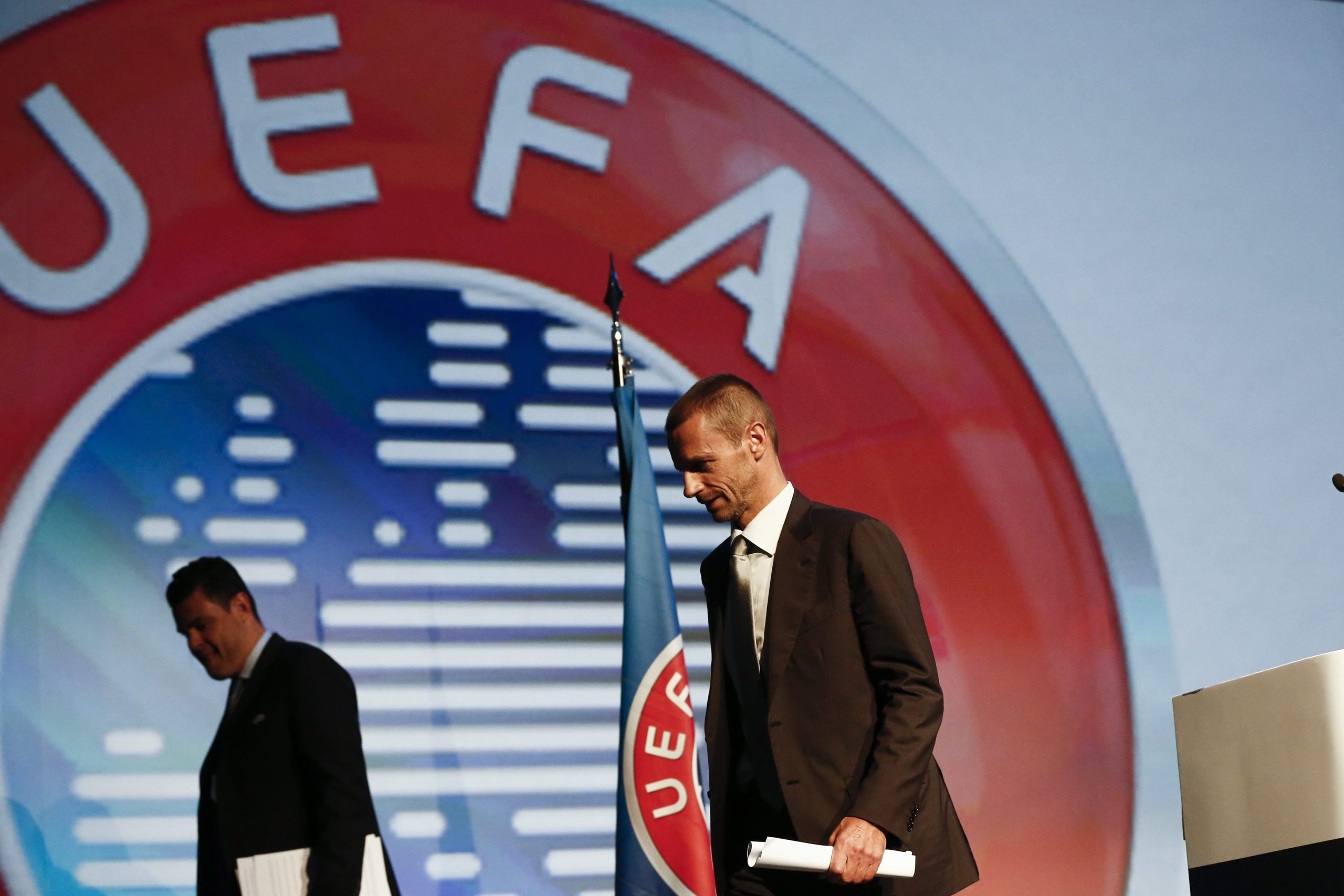 Ceferin avisa Sérvia que violência e racismo pode ditar expulsão das provas da UEFA