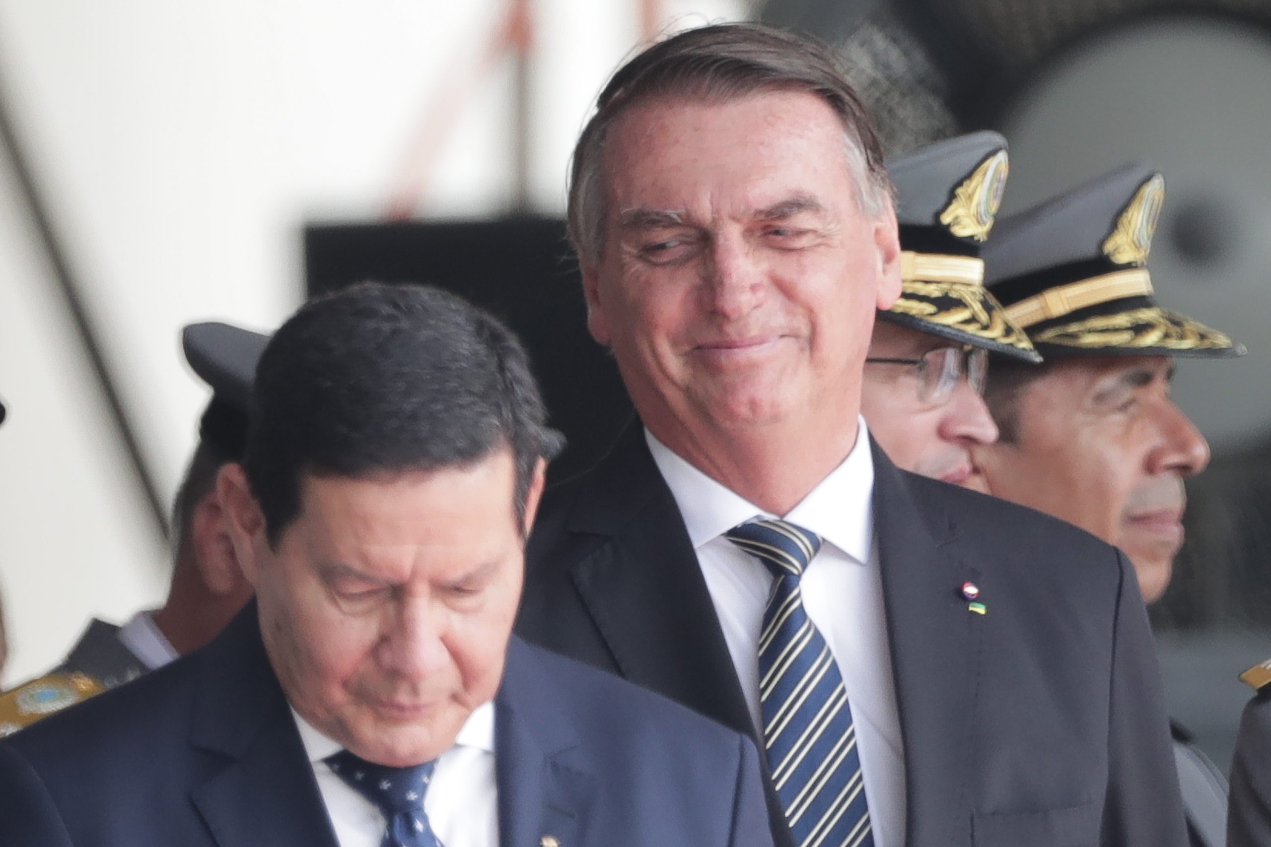 Partido aliado a Lula da Silva pede a tribunal para prender Jair Bolsonaro