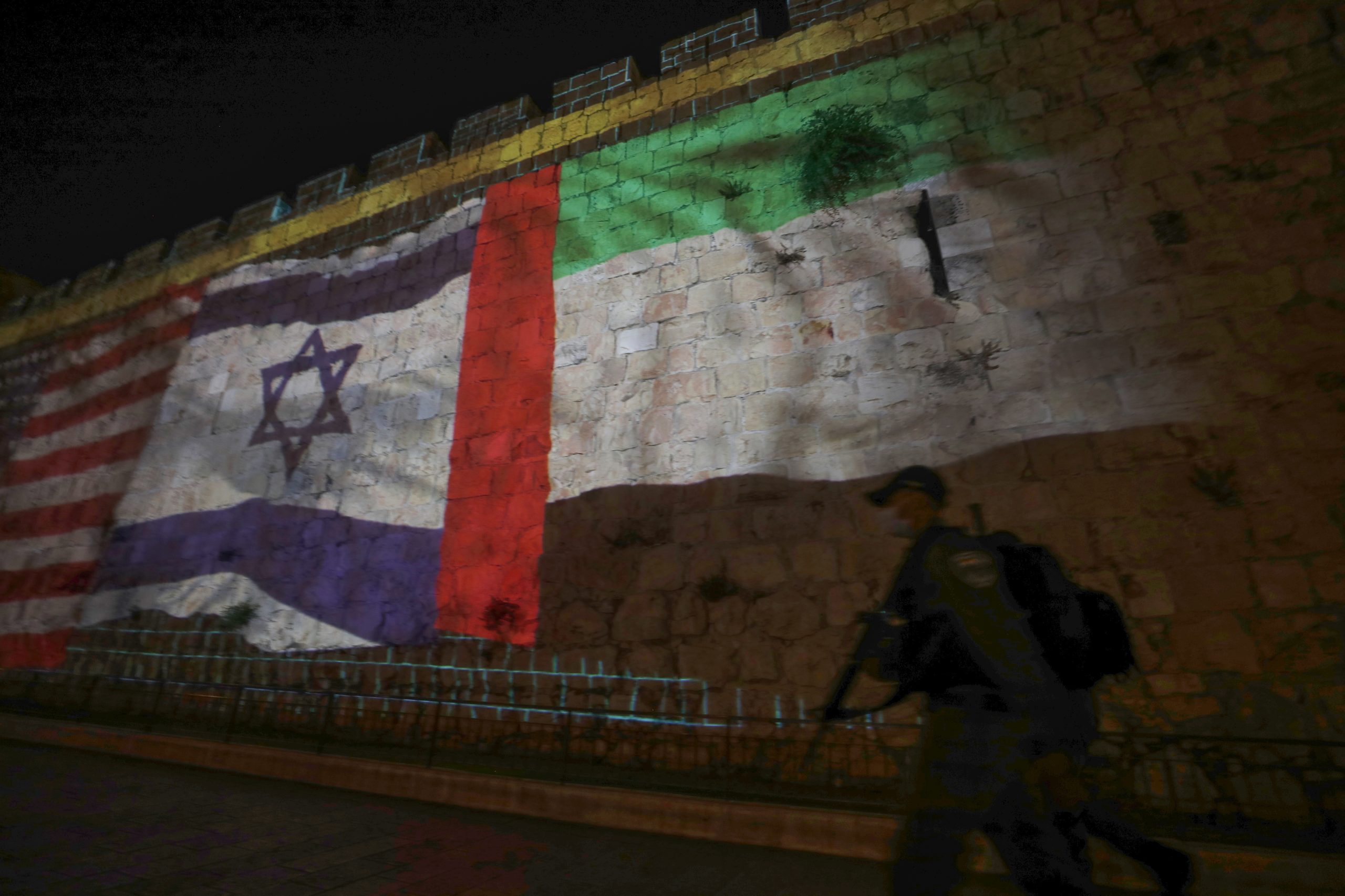 Israel bombardeia Faixa de Gaza em resposta a novos ataques