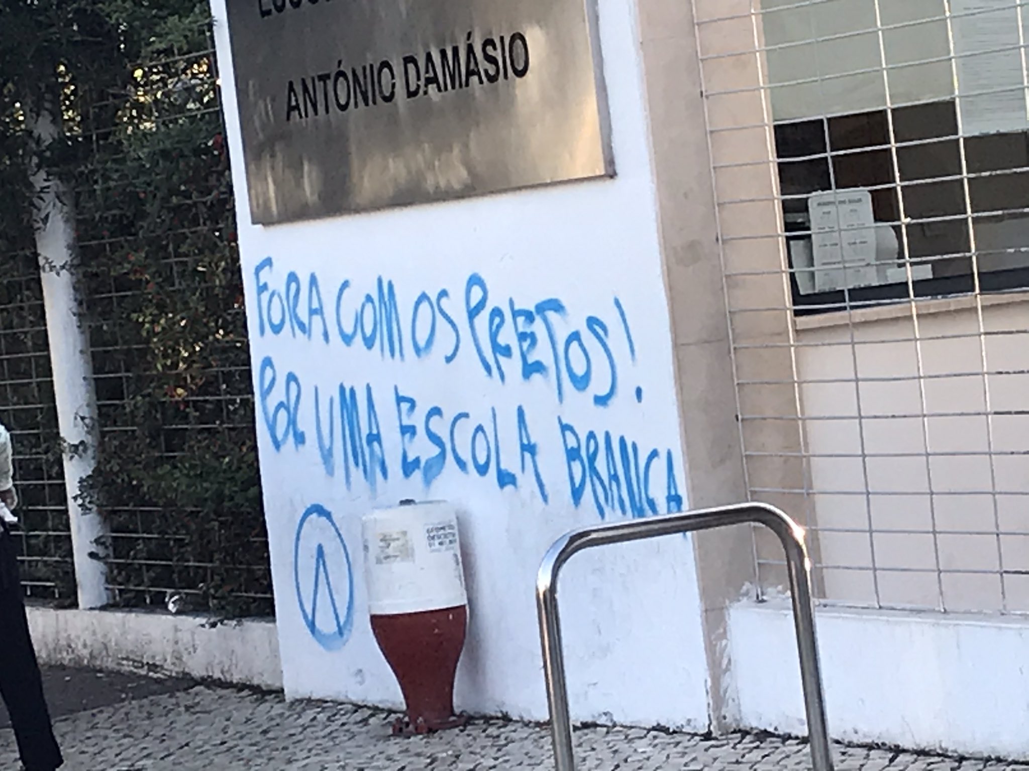Brigada Estudantil exige que autores de mensagens de ódio sejam punidos