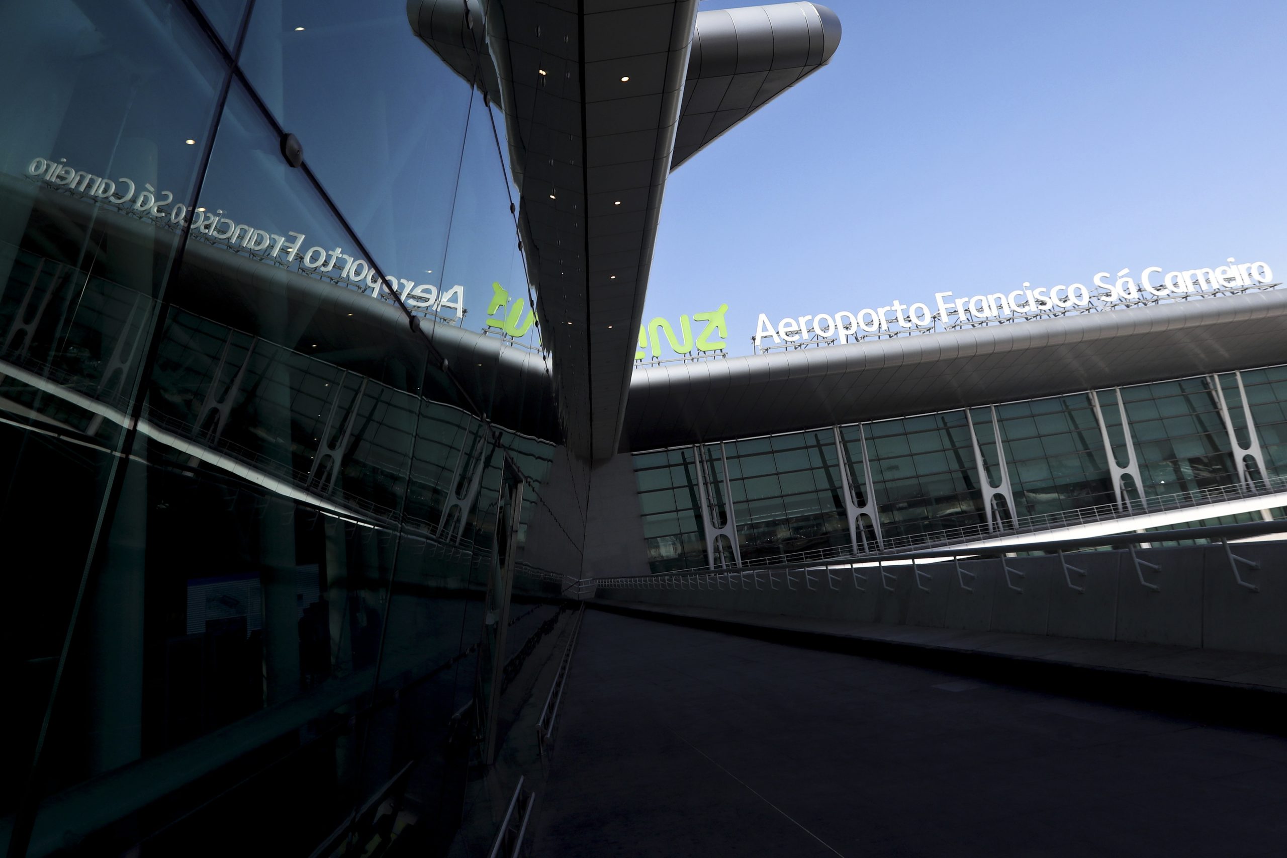 SEF intercetou dois menores raptados pelo pai em França no Aeroporto do Porto