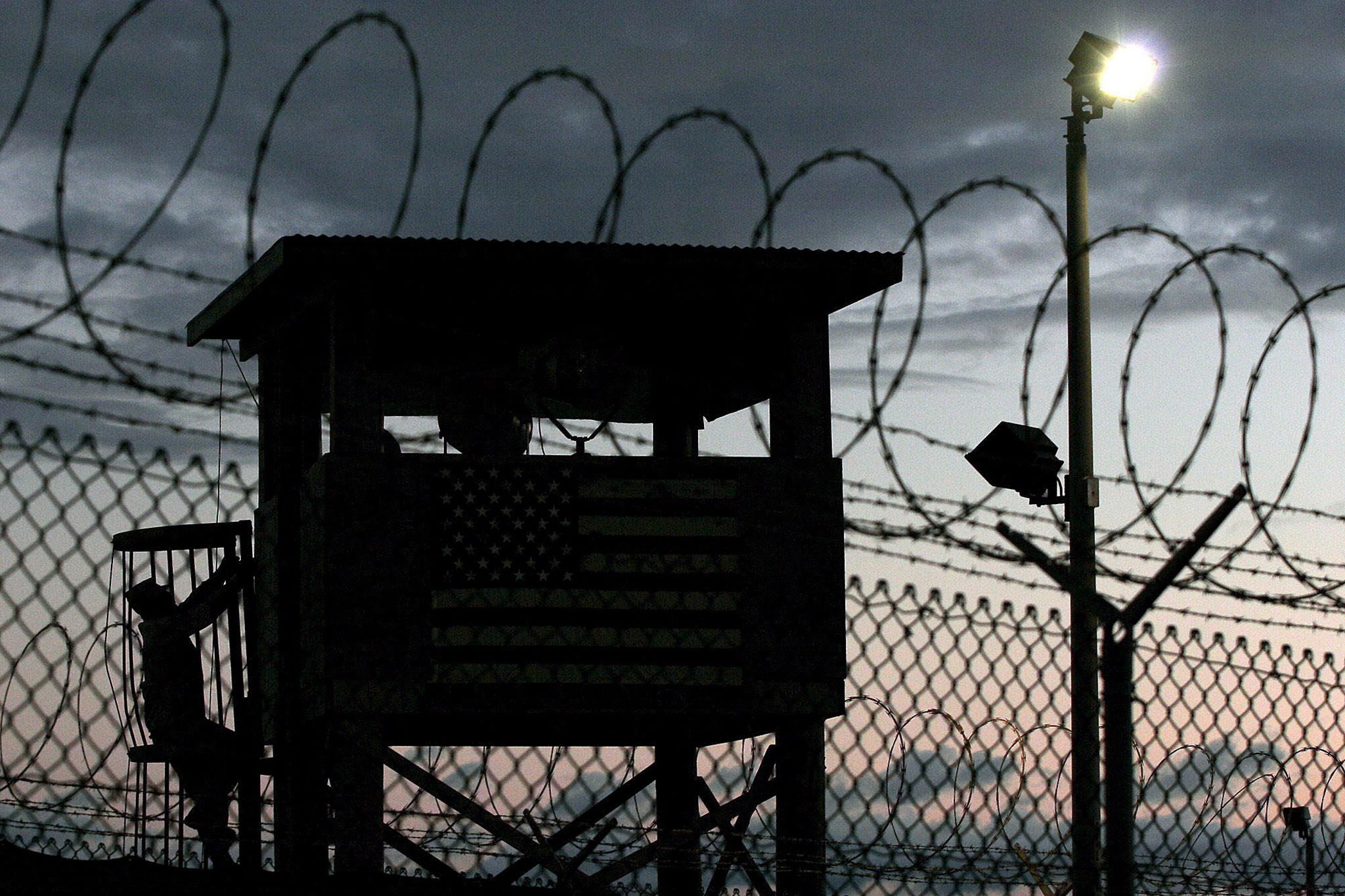 Esteve preso quase 20 anos sem acusação formal. Paquistão anuncia libertação do mais velho prisioneiro de Guantanamo