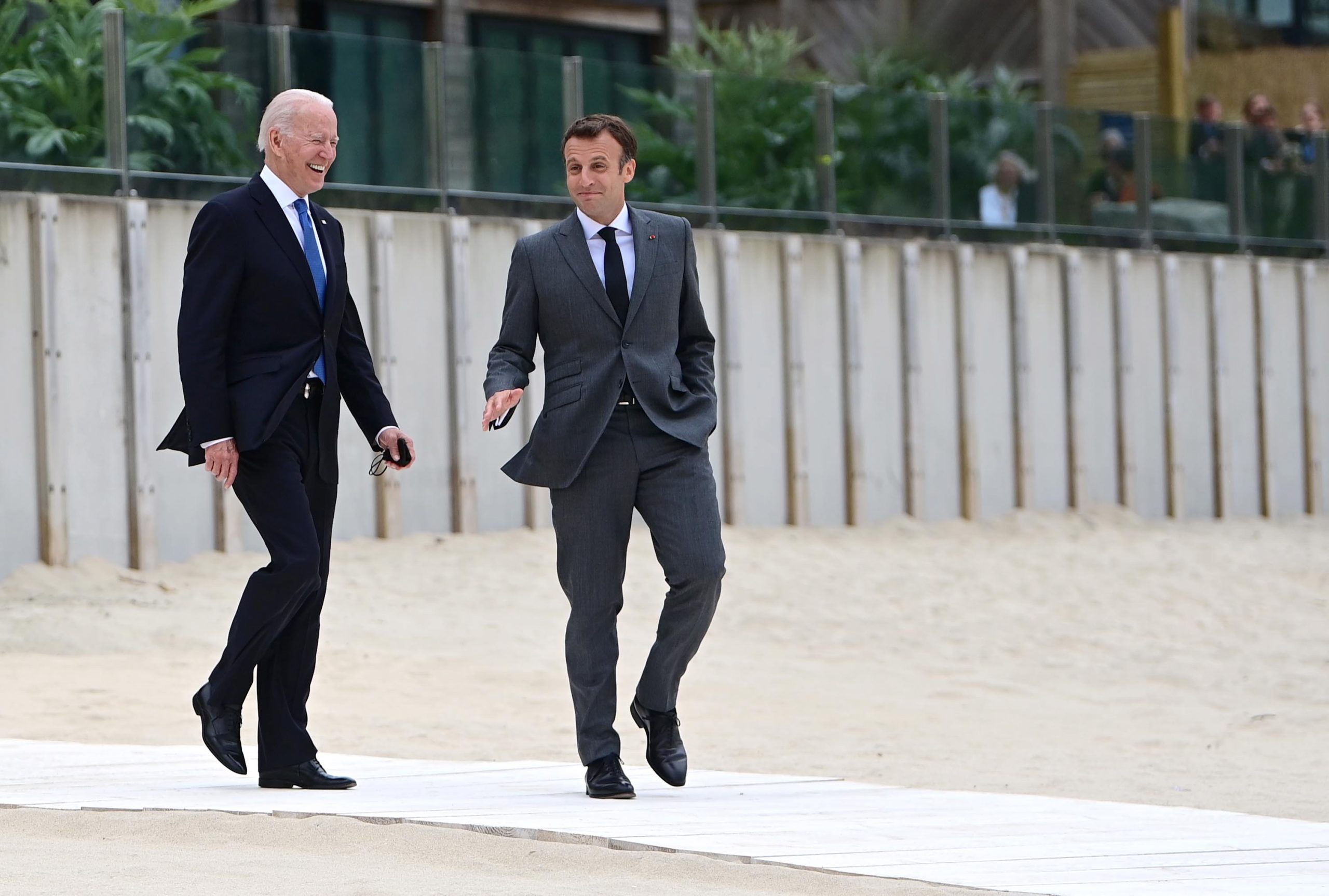 Biden e Macron acordam reunião para resolver tensão diplomática provocada pelo caso dos submarinos