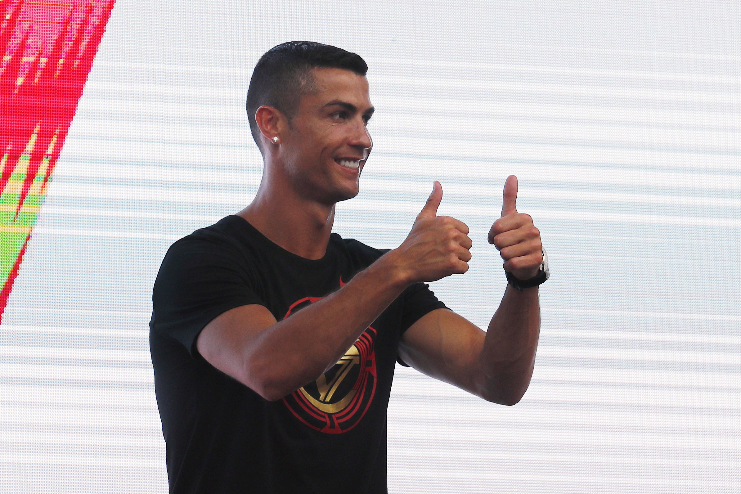 Pontapé de bicicleta de CR7 eleito o melhor golo da época