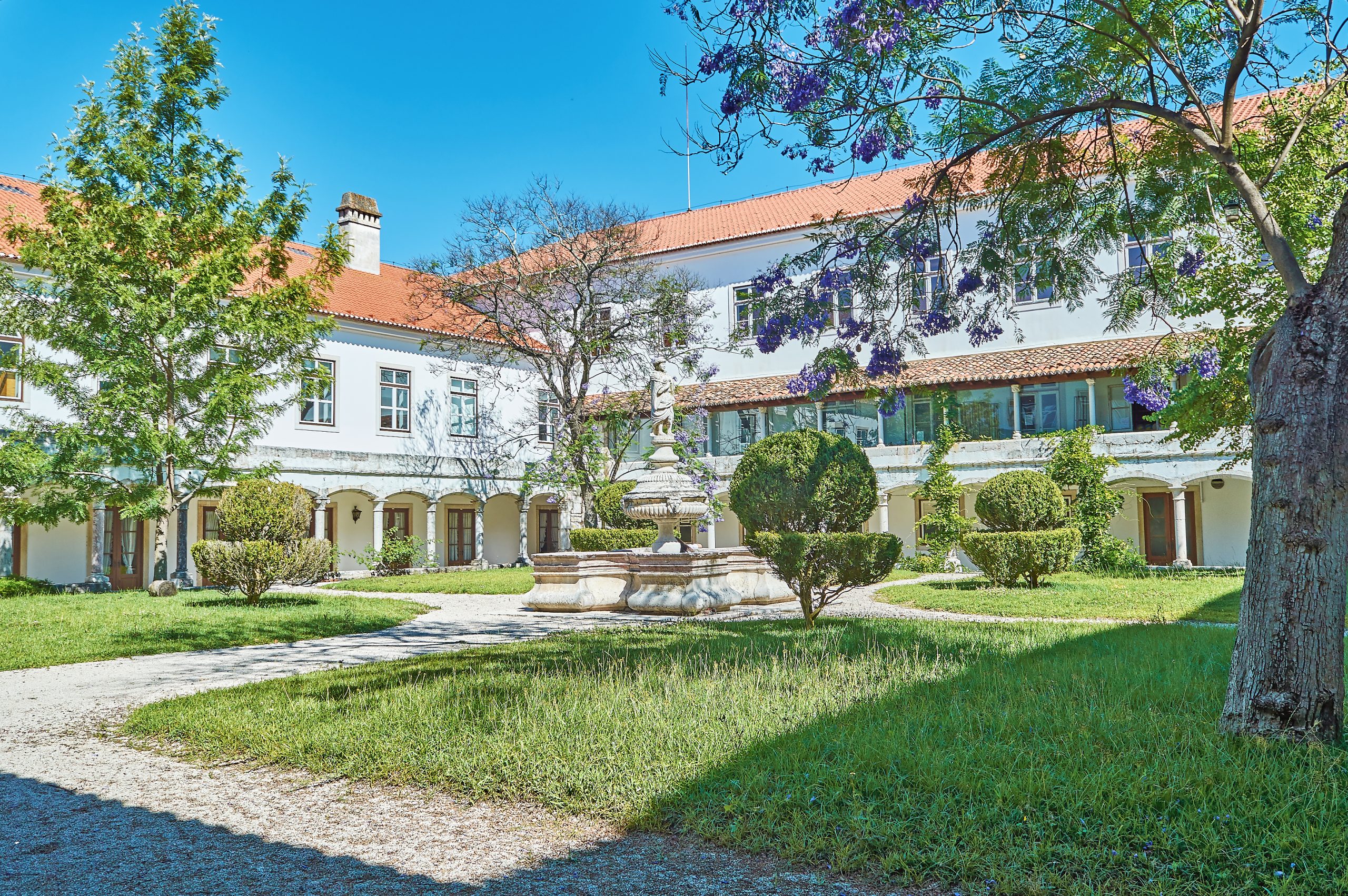 Elvira Fortunato visita futura residência universitária do Iscte no Mosteiro de Odivelas