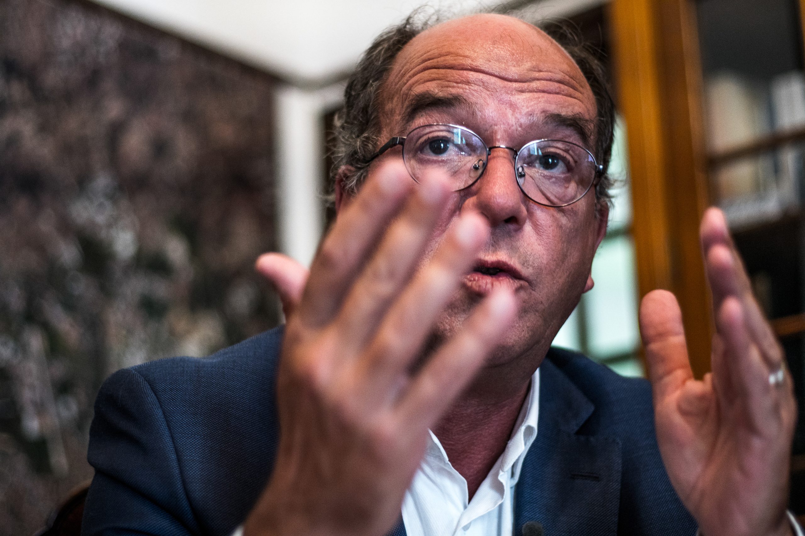Carlos Carreiras diz estar de consciência tranquila com buscas da PJ em Cascais