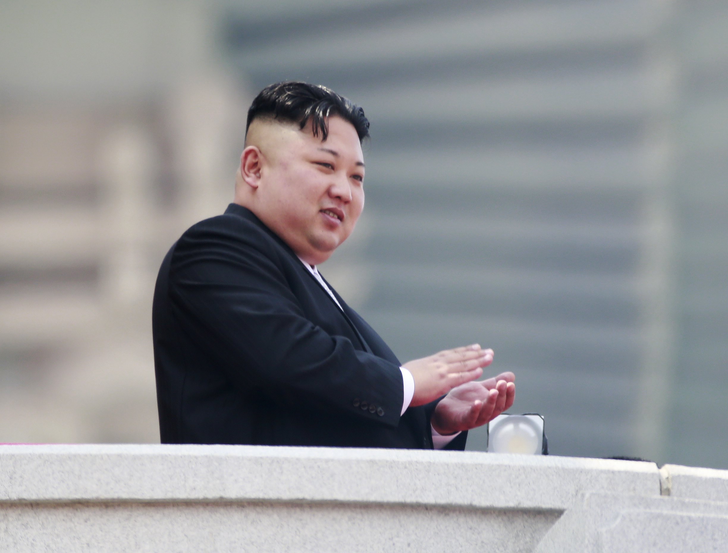 Kim Jong-Un afasta planos de lançar mísseis sobre Guam