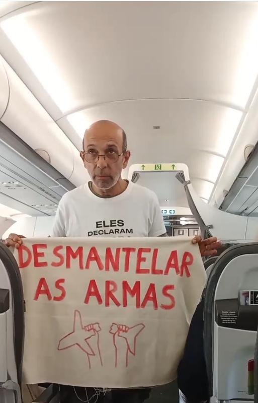 Protesto contra “bombas climáticas” que são os voos de curta distância. Climáximo perturba voo da TAP Porto-Lisbo
