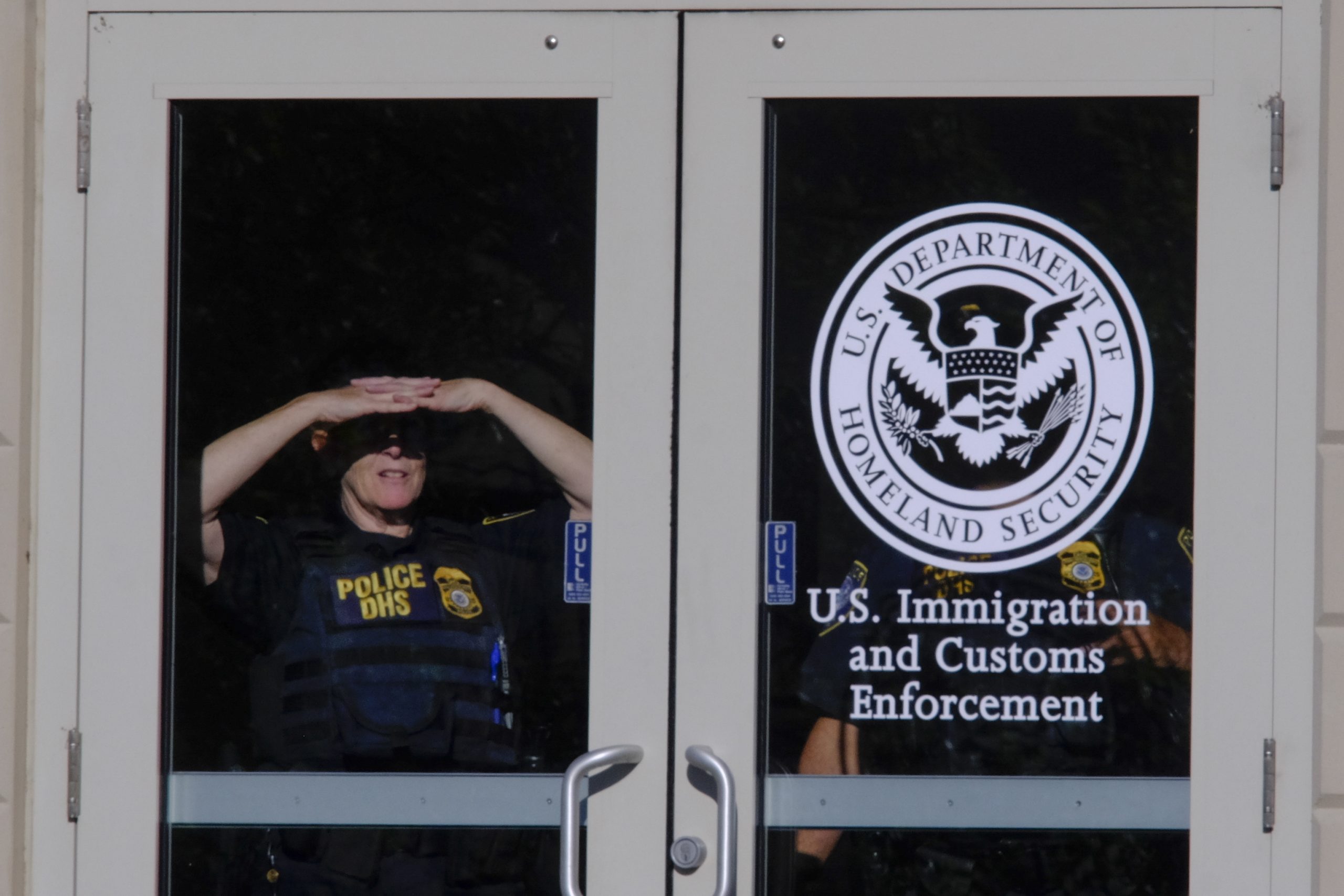 Juiz suspende deportações de famílias de imigrantes nos Estados Unidos
