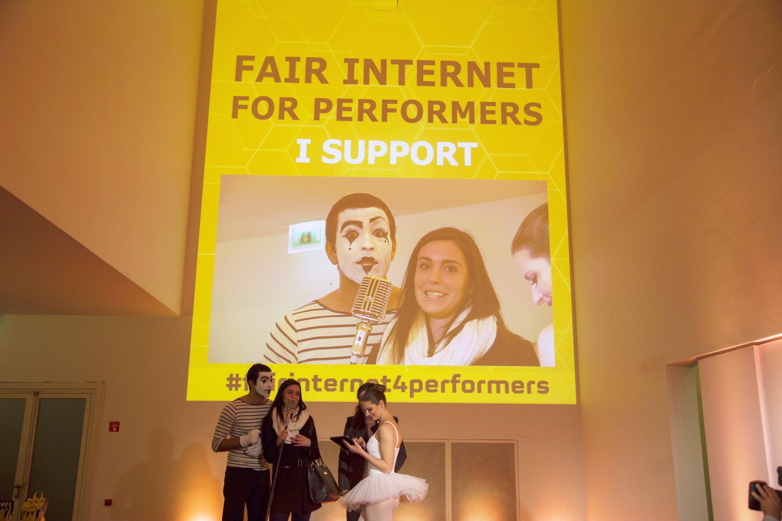 A internet não é grátis mas também não é justa, dizem os artistas
