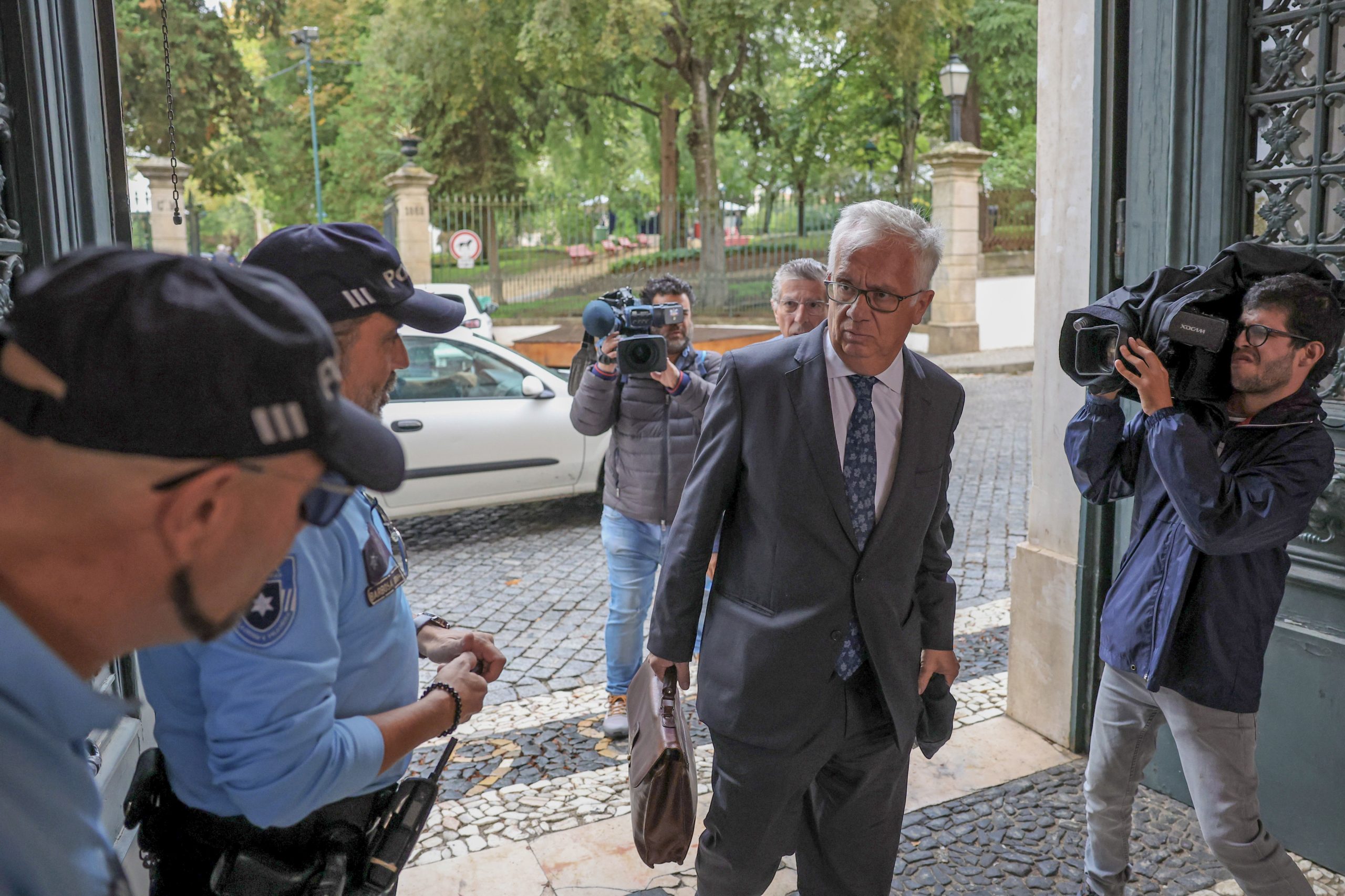 Defesa acha “normal” não-pronúncia do ex-ministro Cabrita por atropelamento na A6