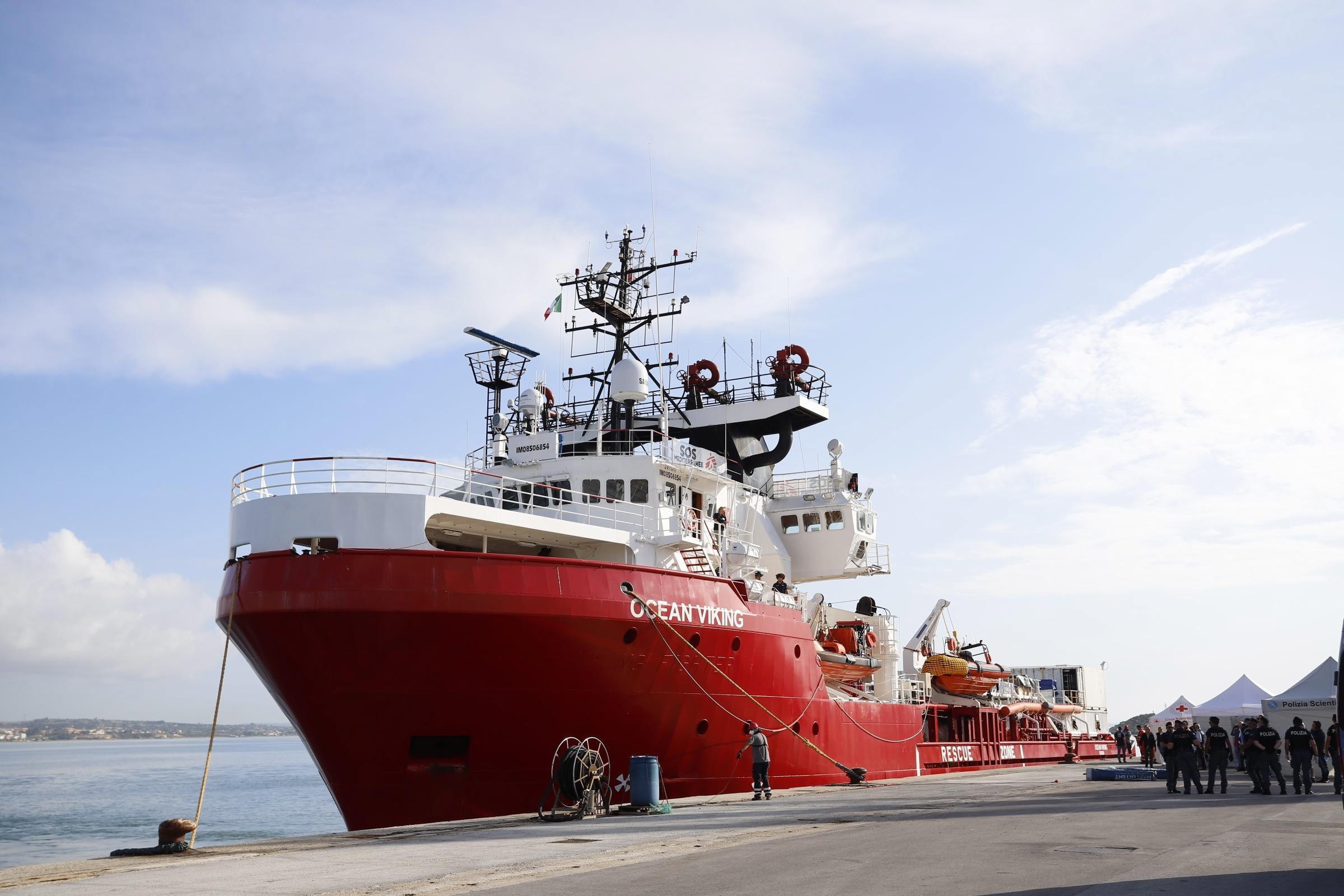 Navio Ocean Viking salva 374 migrantes em três dias no Mediterrâneo