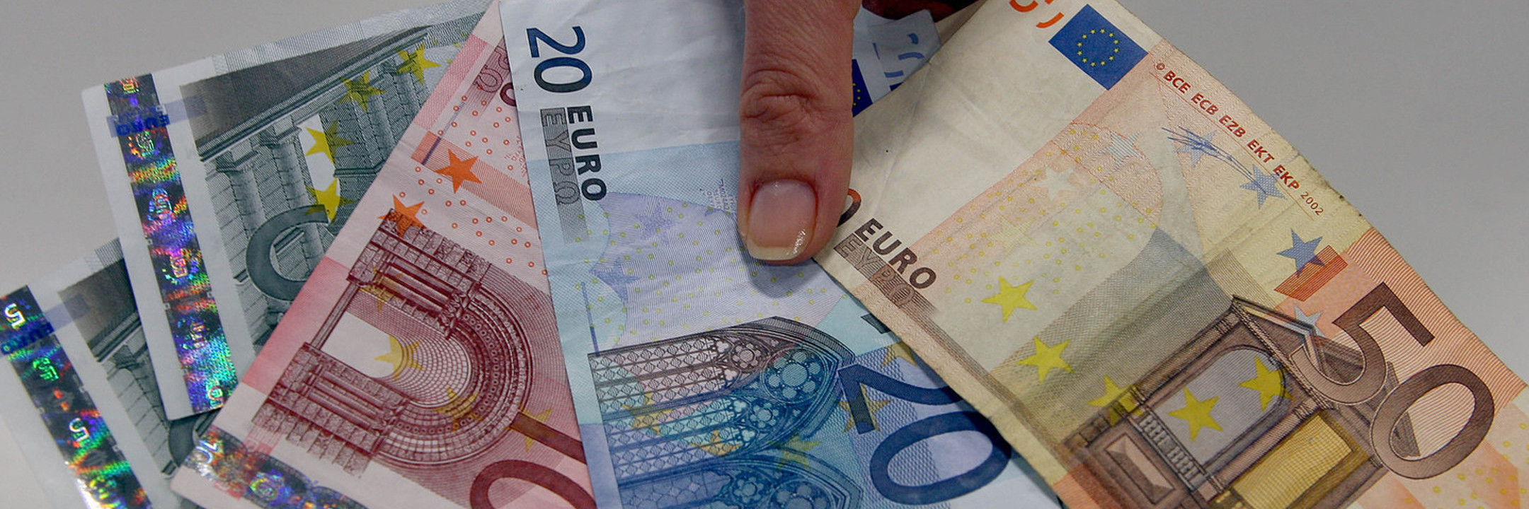 Covid-19: Parlamento aprova na generalidade prolongamento de moratórias bancárias por seis meses