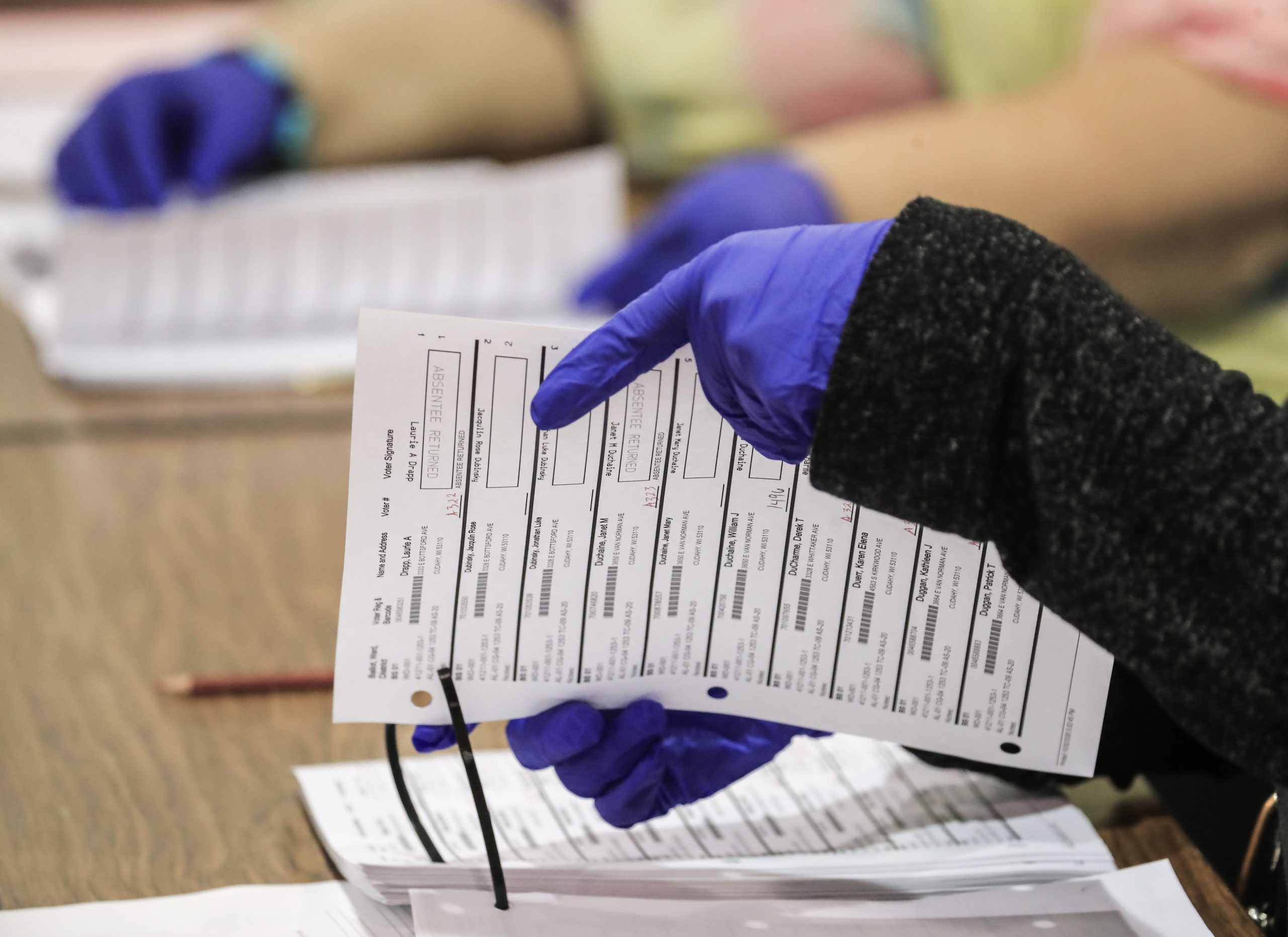 Trump continua a tentar alterar resultados eleitorais