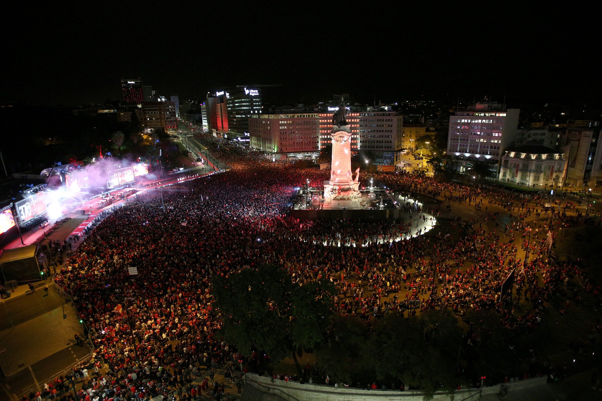 Benfica campeão 2018/2019: Euforia com chegada da equipa ao Marquês de Pombal