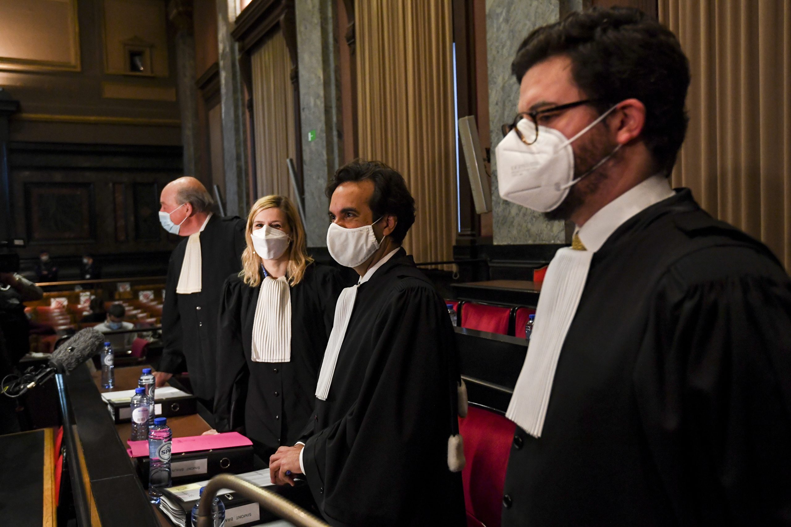Covid-19. UE exige em tribunal à AstraZeneca doses de vacina por entregar