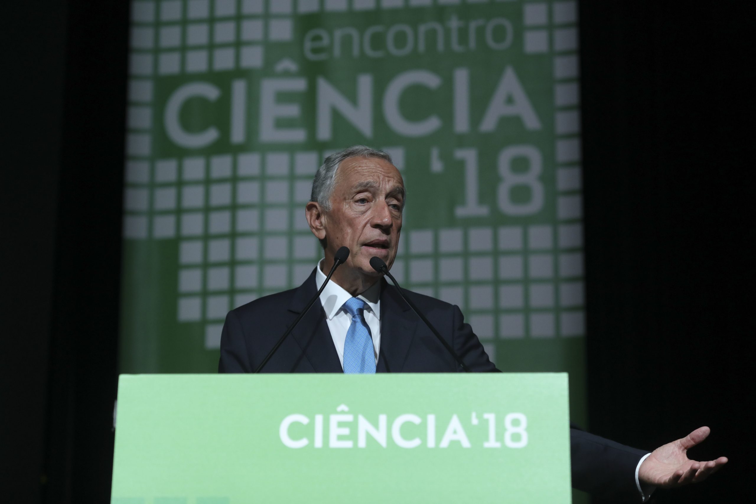 Marcelo sugere clarificação da lei para regularizar precários na ciência
