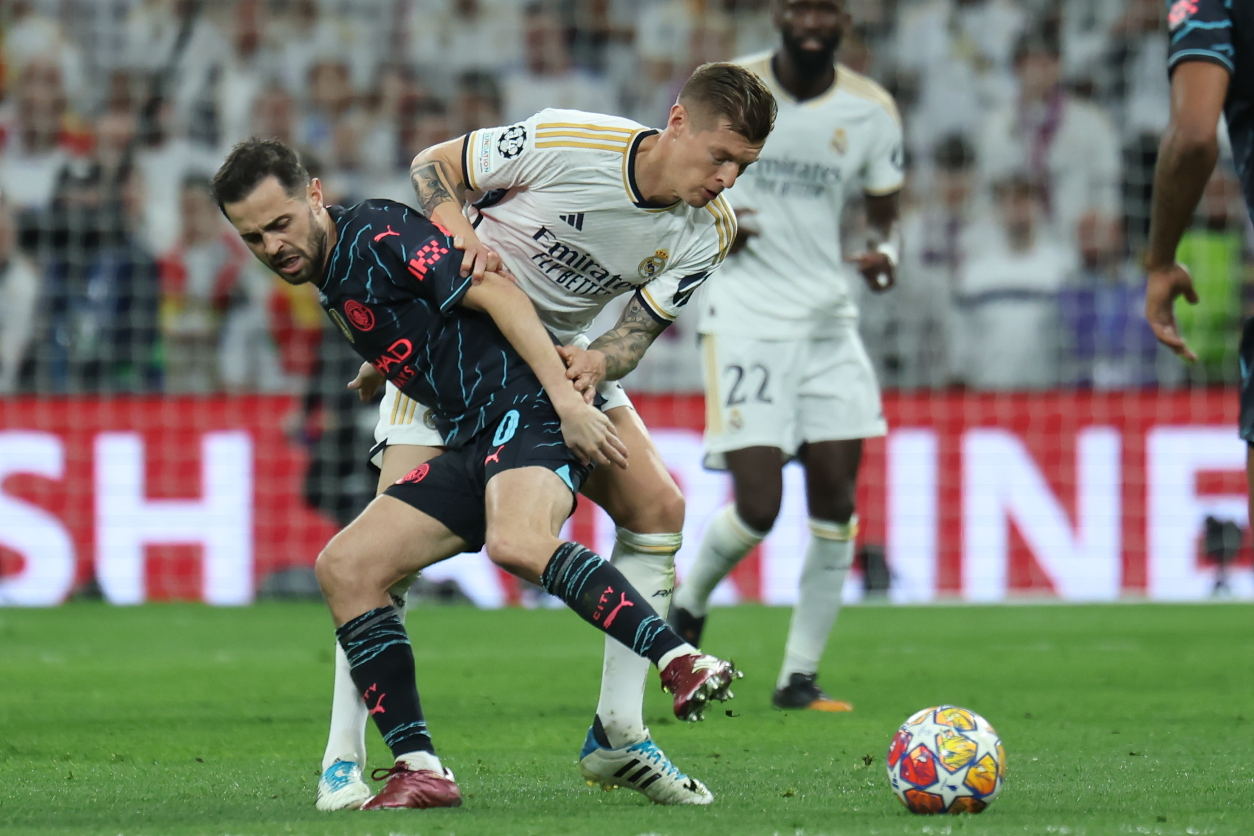 Golo brilhante de Bernardo Silva no empate eletrizante entre City e Real
