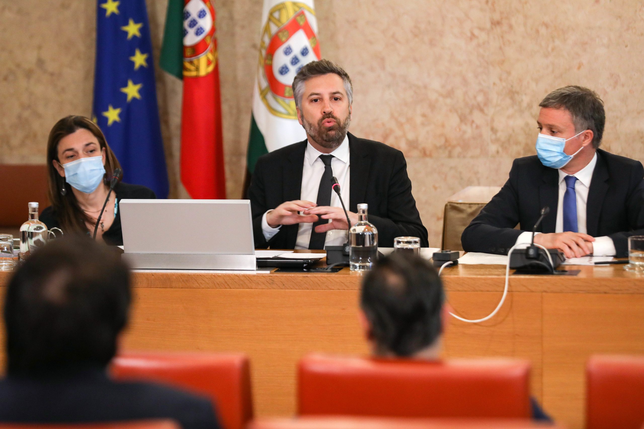 Governo diz que “é inviável” cumprir com distanciamento social nos comboios