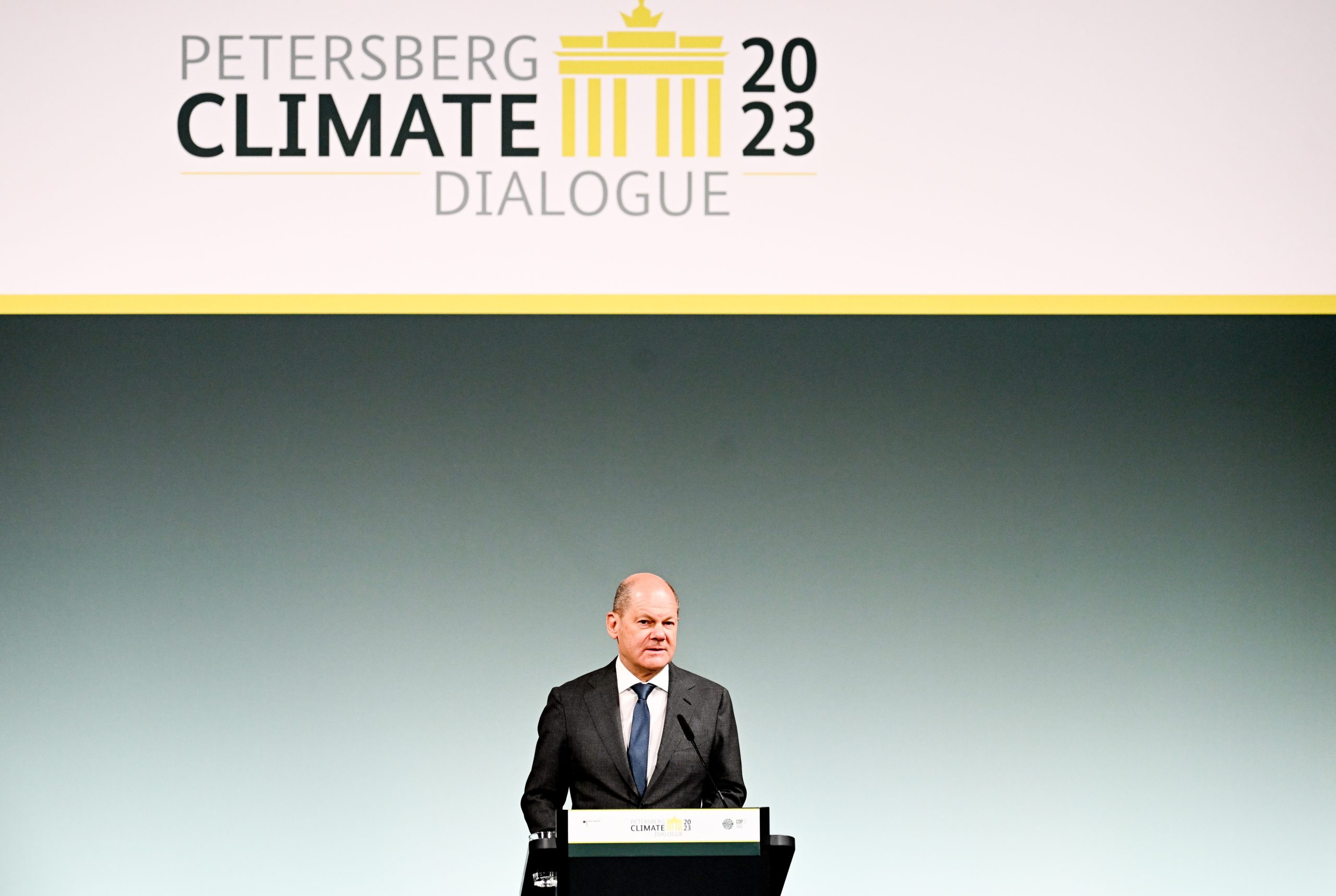 Scholz anuncia mais 2 mil milhões de euros contra crise climática em países em desenvolvimento