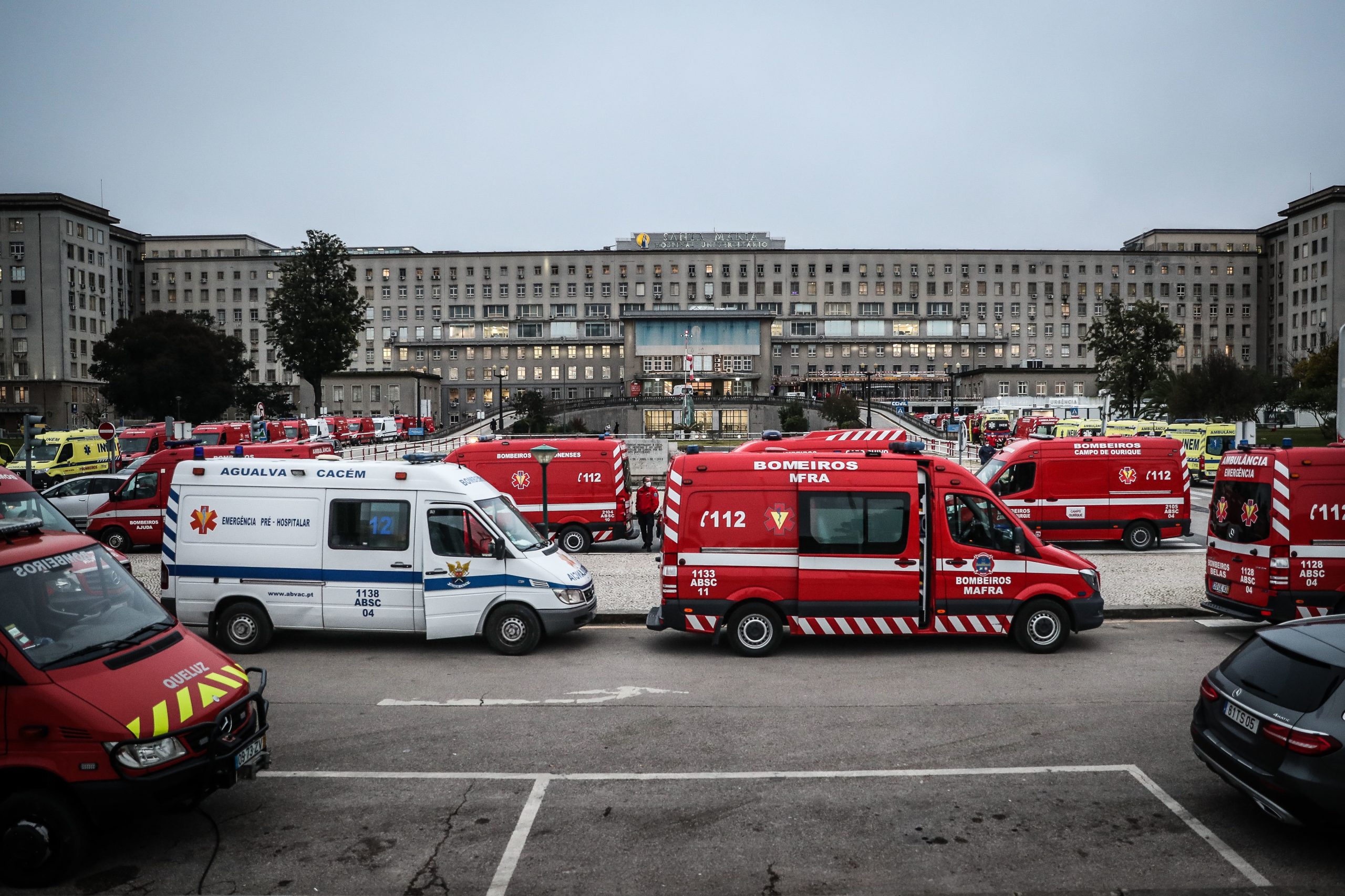 Ambulâncias paradas em diversos pontos do país devido a dia de protesto