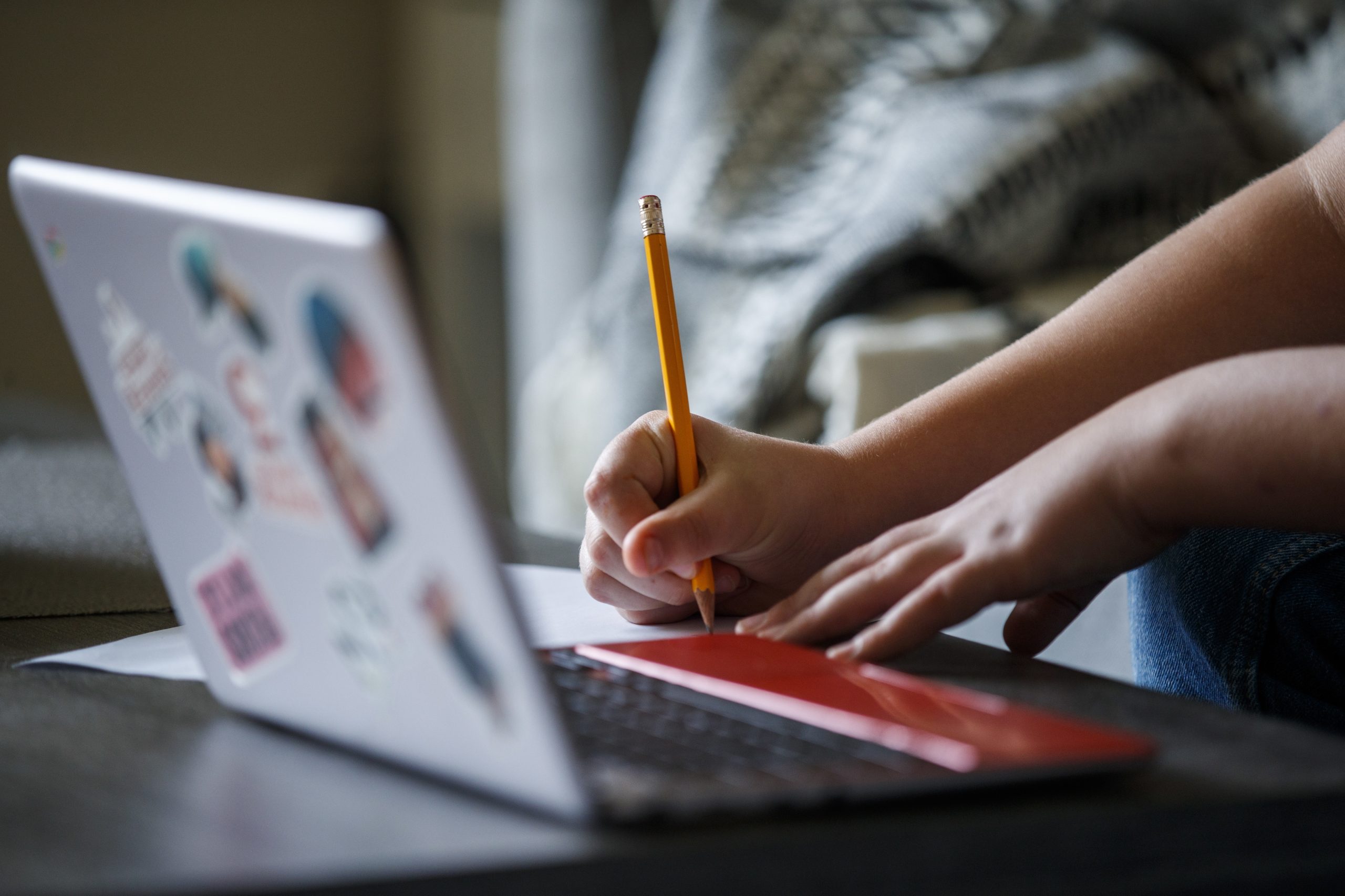 Escola de New Bedford dá aulas virtuais de português a alunos de todos os EUA