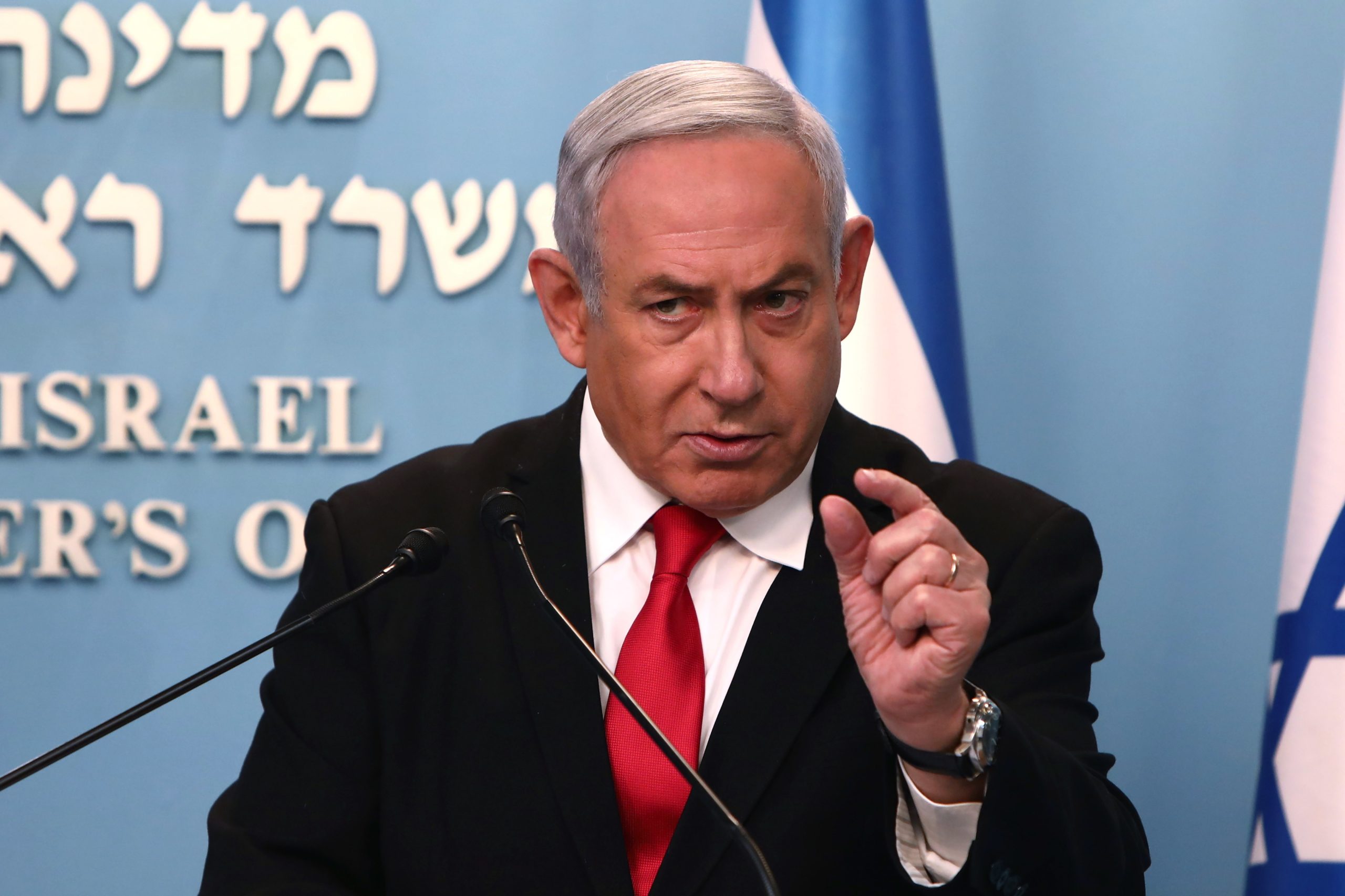 PM de Israel pede anexação de colonatos da Cisjordânia na sessão em que garante governo