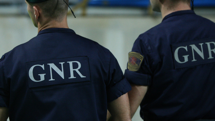 Incêndios: GNR deteve suspeito de ter ateado fogo em Pinhel