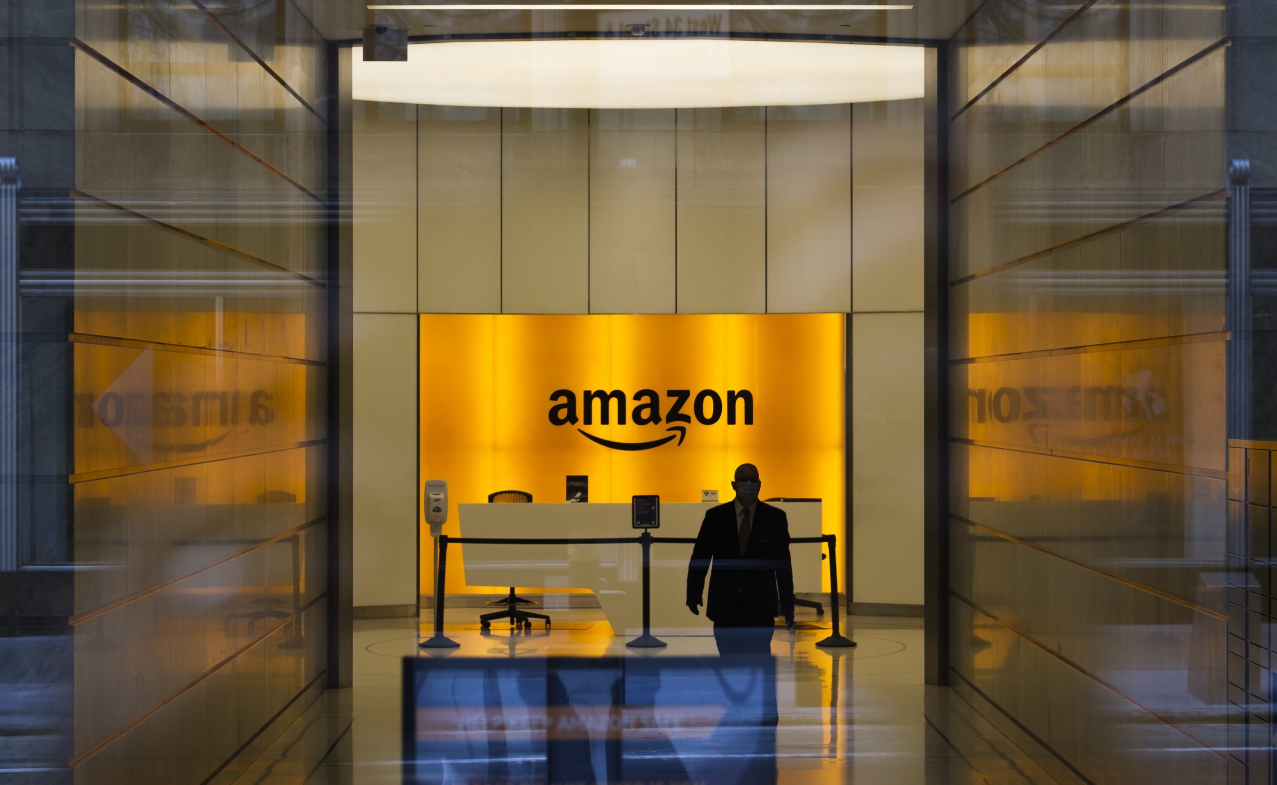 Amazon alvo de queixa federal por despedir como represália por denúncias laborais