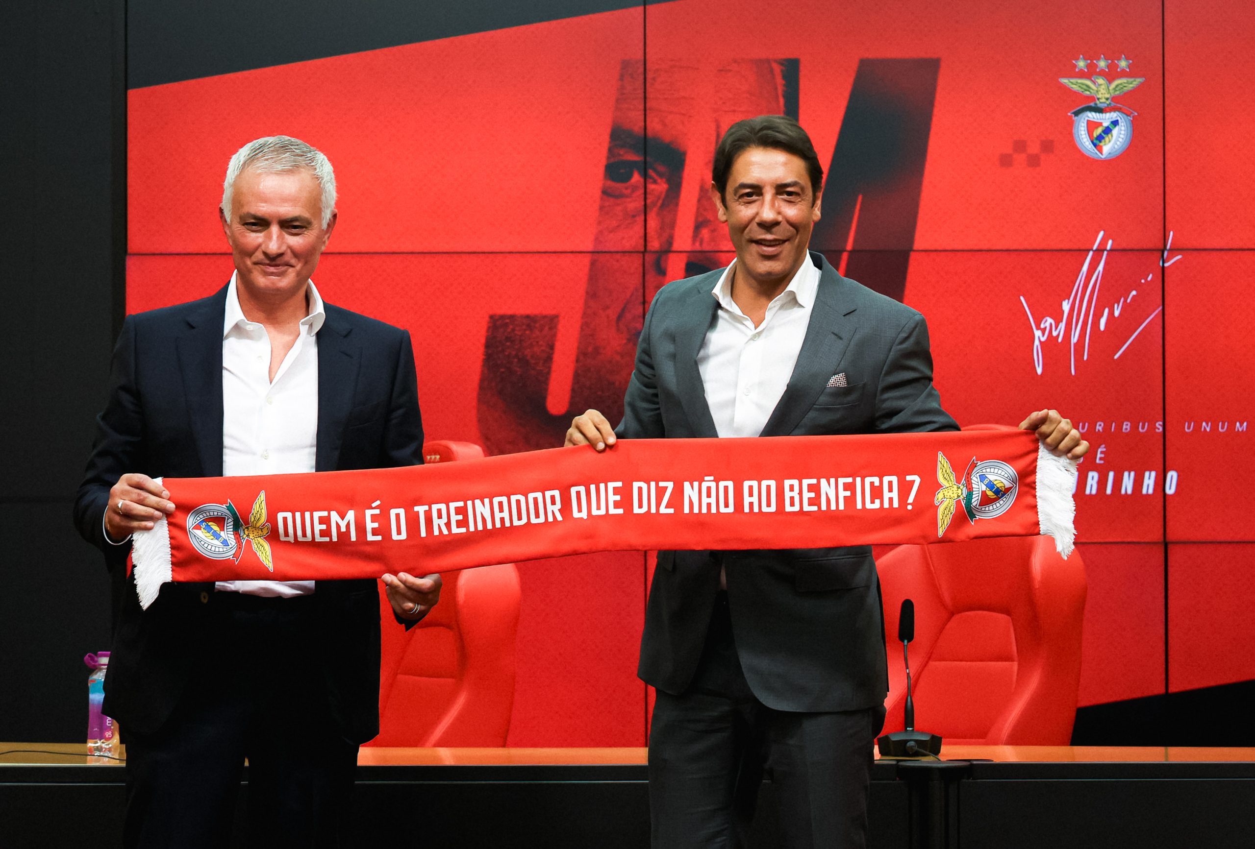 Rui Costa garante continuidade de Mourinho no Benfica
