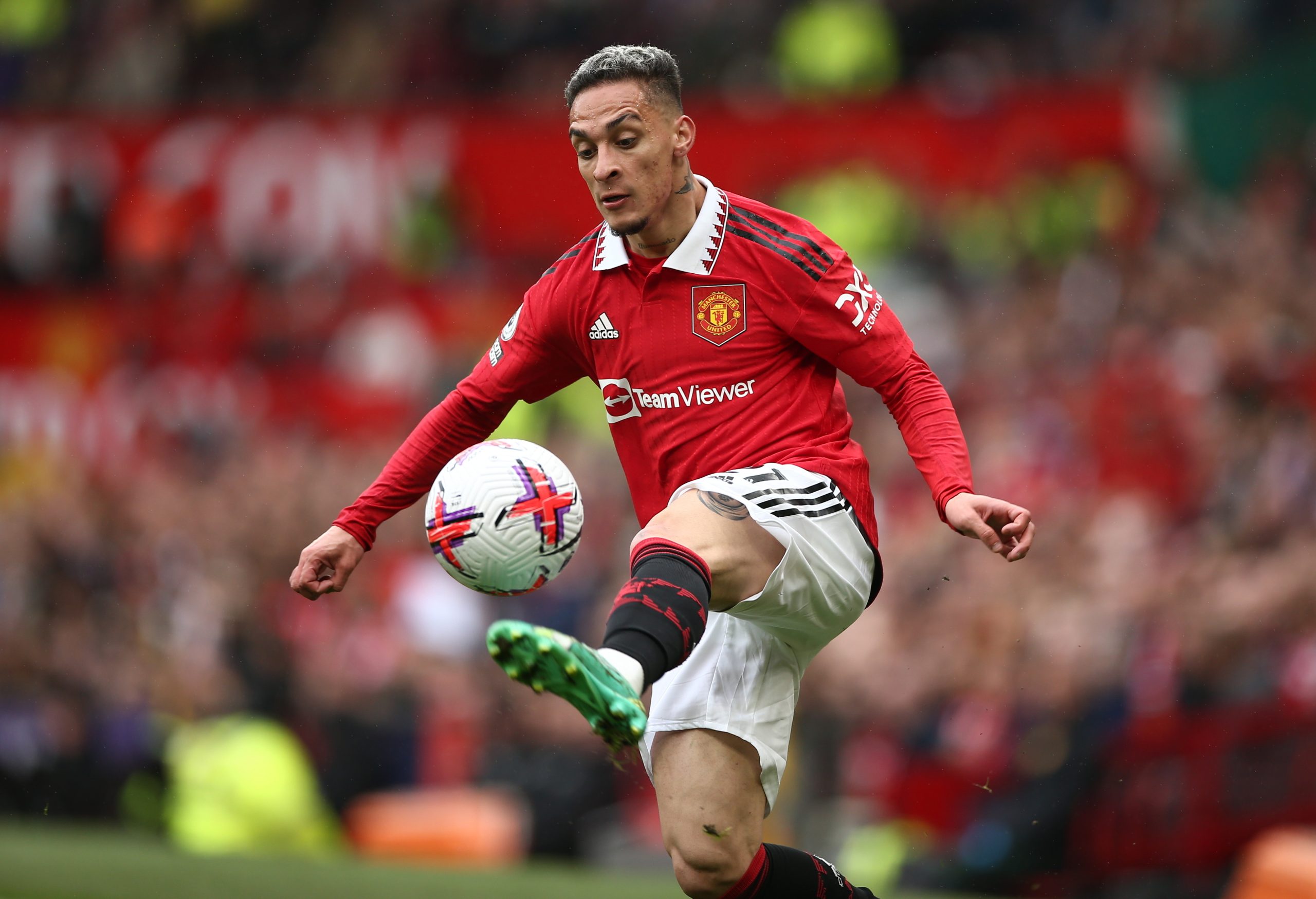 Brasileiro Antony afastado temporariamente dos trabalhos do Manchester United