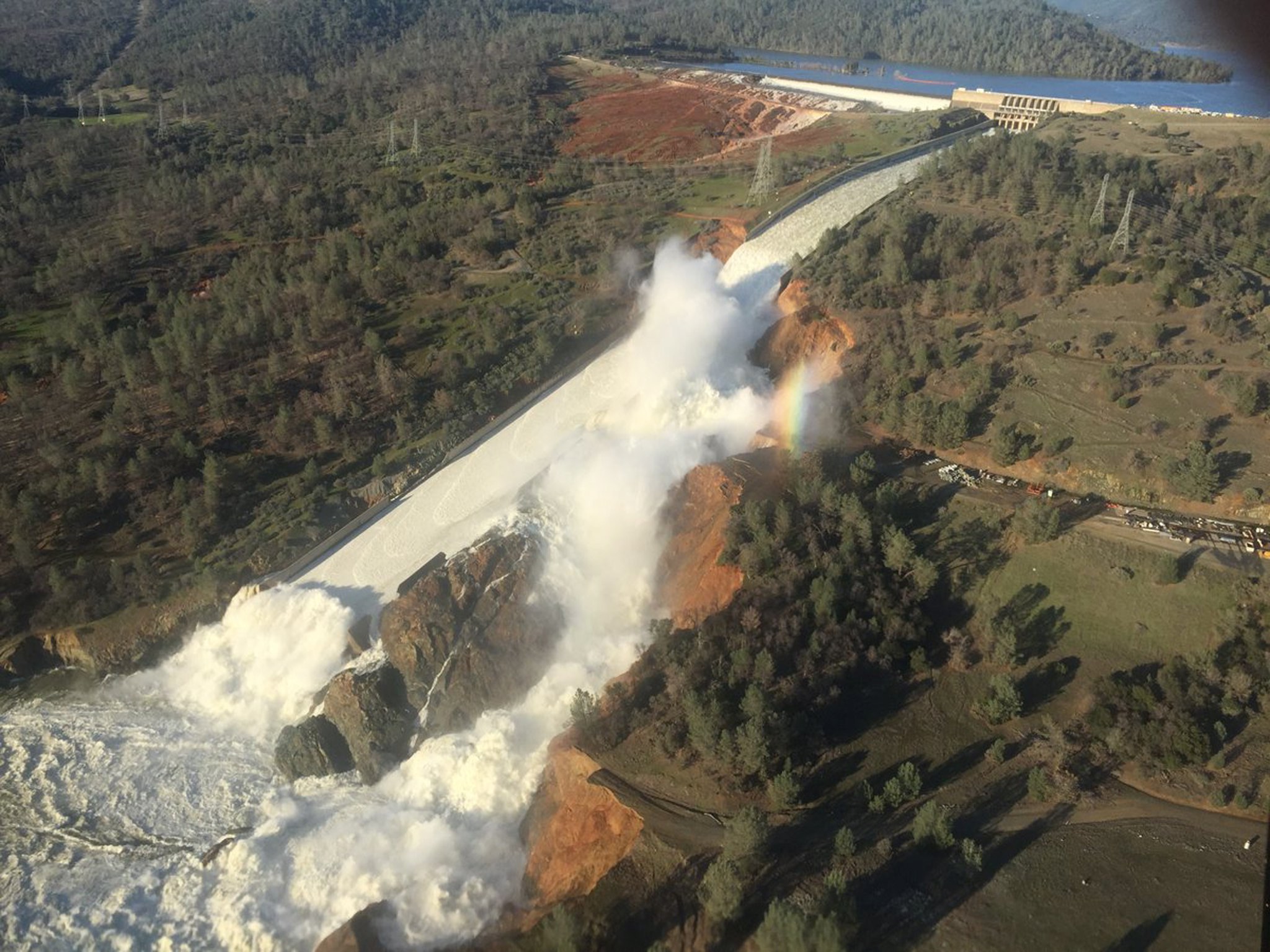 Califórnia: Barragem em perigo de transbordar obriga à retirada de quase 200 mil pessoas