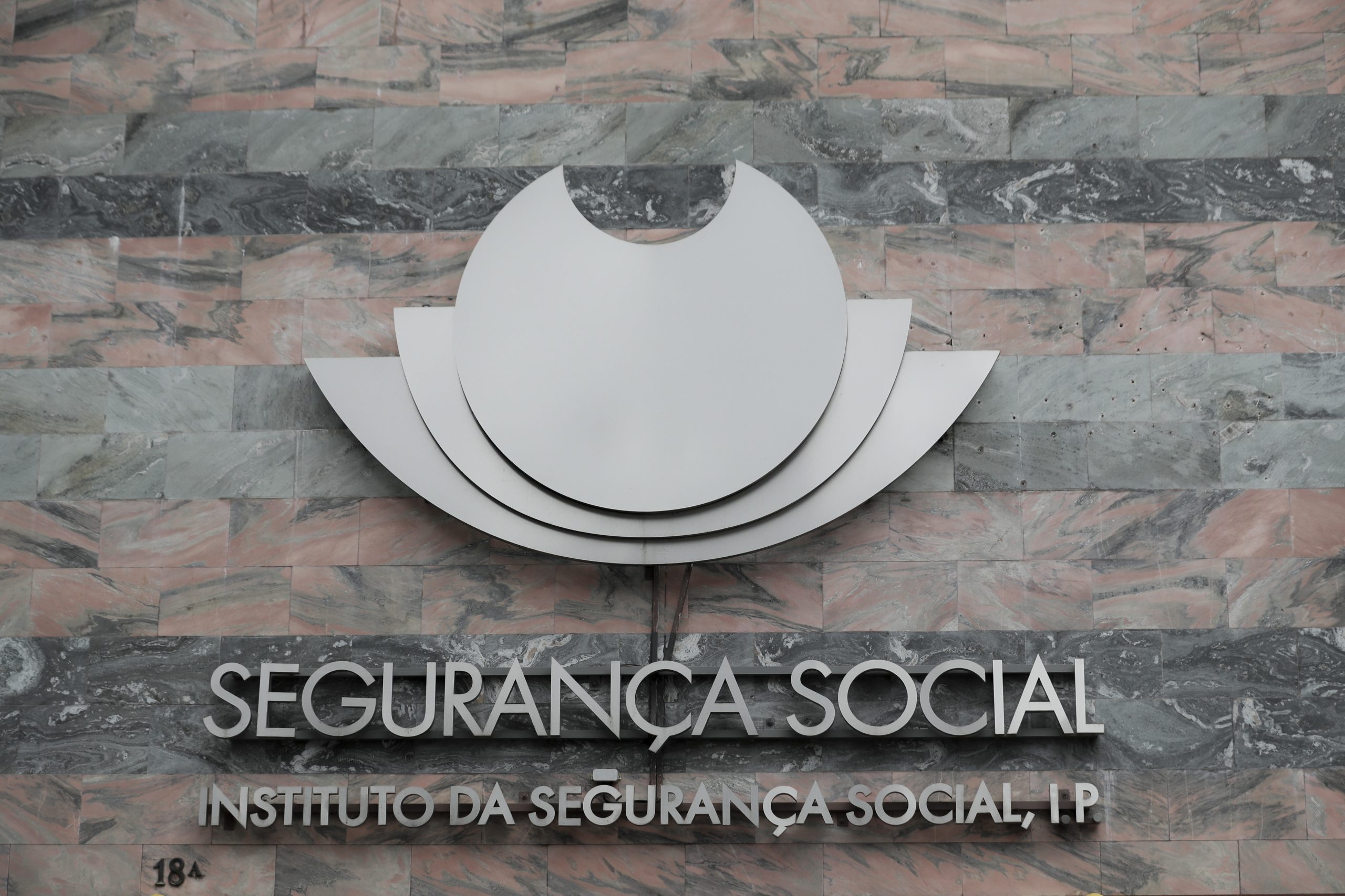 Beneficiários de prestações de desemprego sobem 5,7% em outubro para 180.192