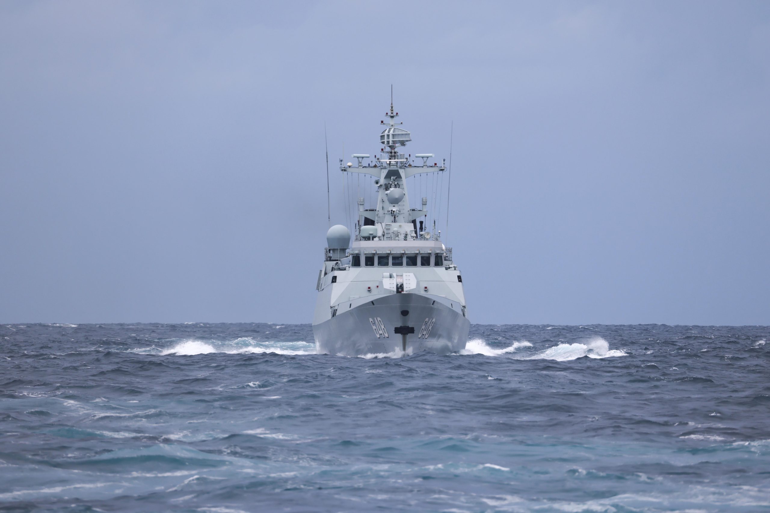 Pequim realiza patrulha militar no mar da China Meredional para “advertir” Filipinas