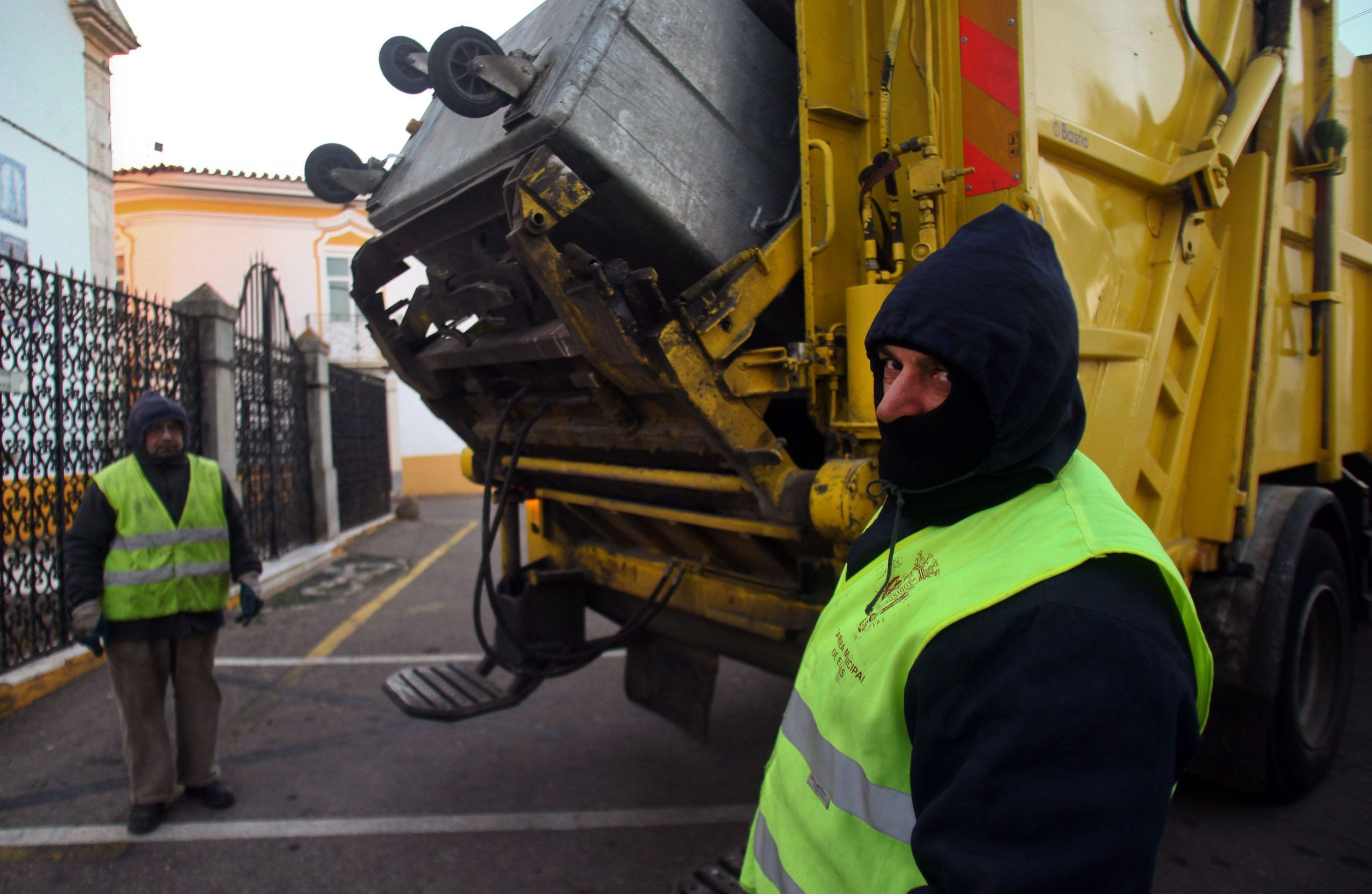 OE2022: Governo propõe aplicação definitiva de suplemento de penosidade para trabalhadores da higiene urbana