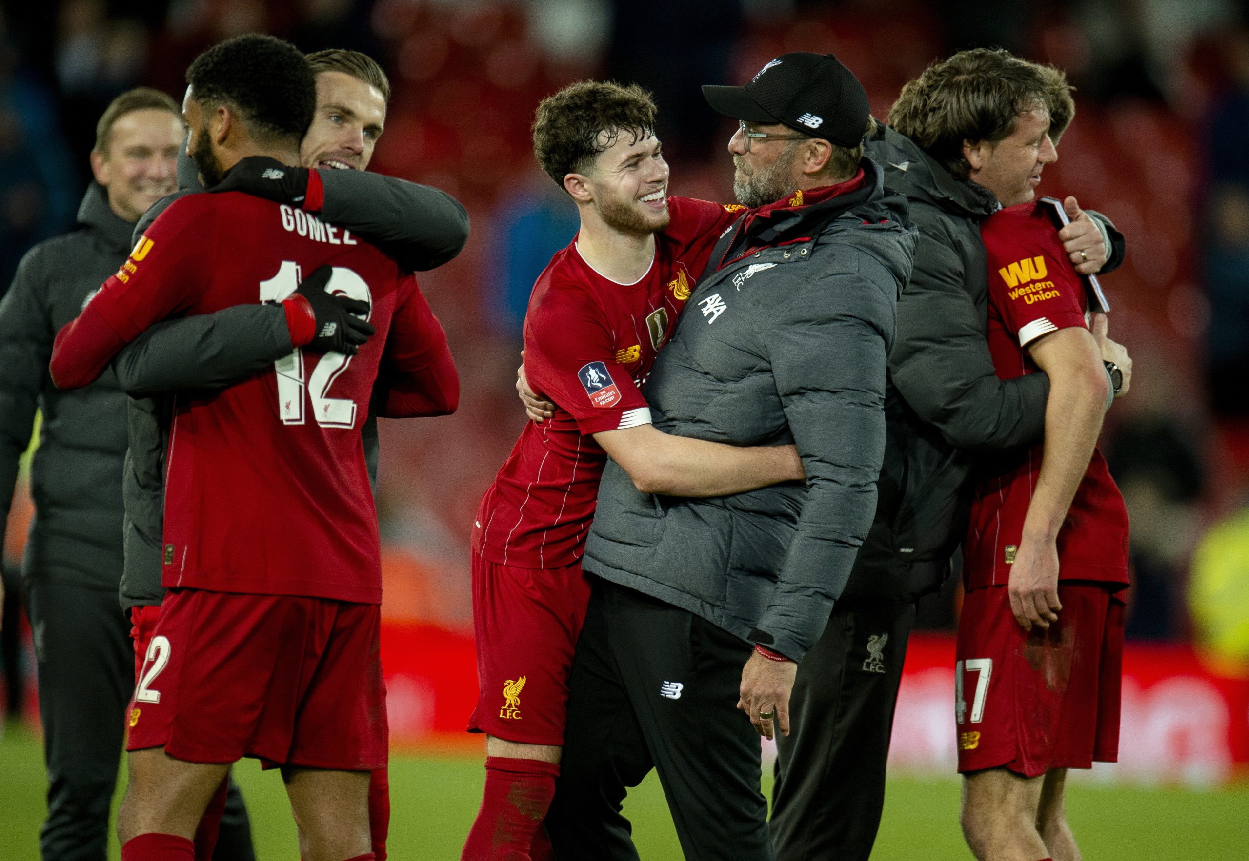 Liverpool desfalcado afasta Everton na Taça de Inglaterra