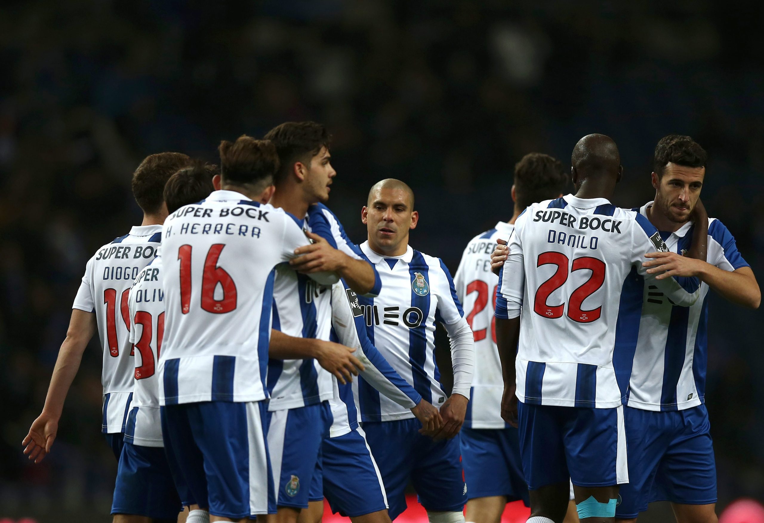 I Liga: Dragões tentam ficar a um ponto do Benfica. Leões lutam por regressar aos triunfos