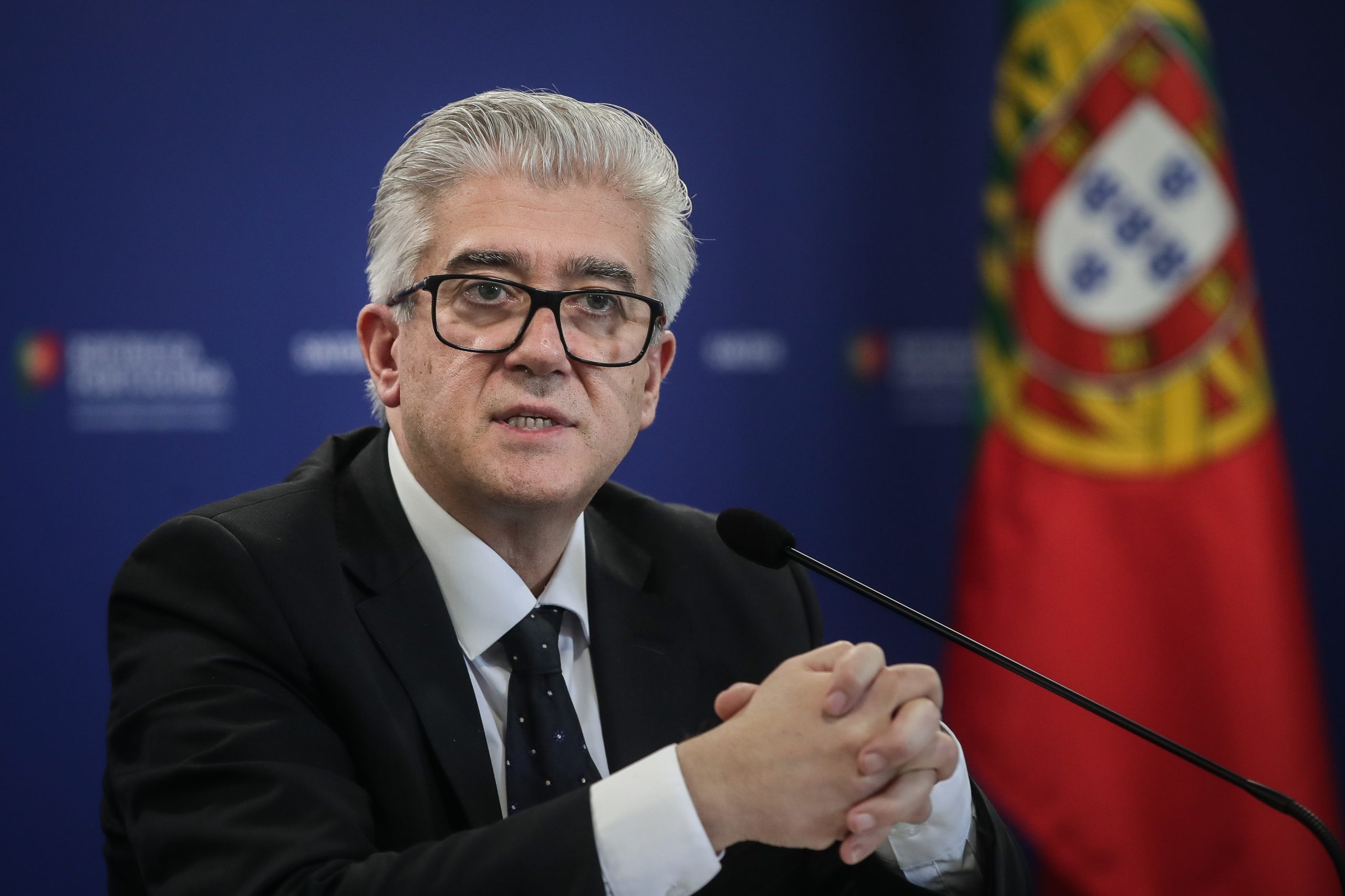 Já foram identificadas 150 mutações do coronavírus, Governo prevê sequenciação de 450 genomas até sexta-feira