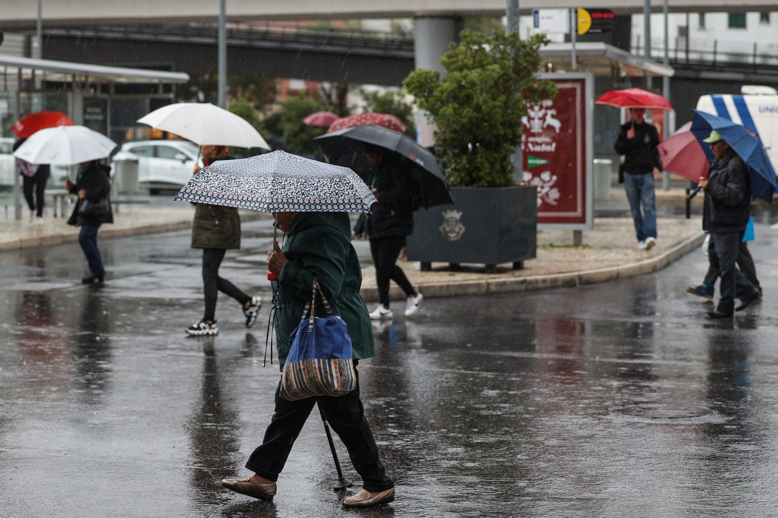 Continente prepara-se para o fim de semana com chuva e trovoada. Céu nublado também vai marcar o dia