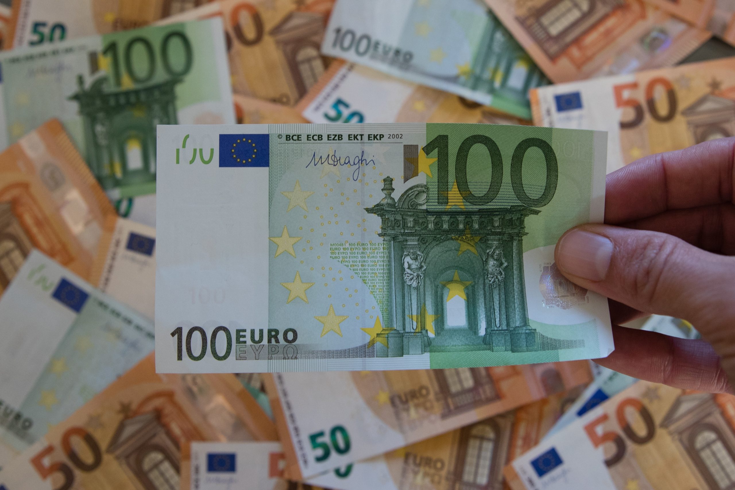Economias da zona euro e União Europeia com subidas recorde em cadeia no 3.º trimestre