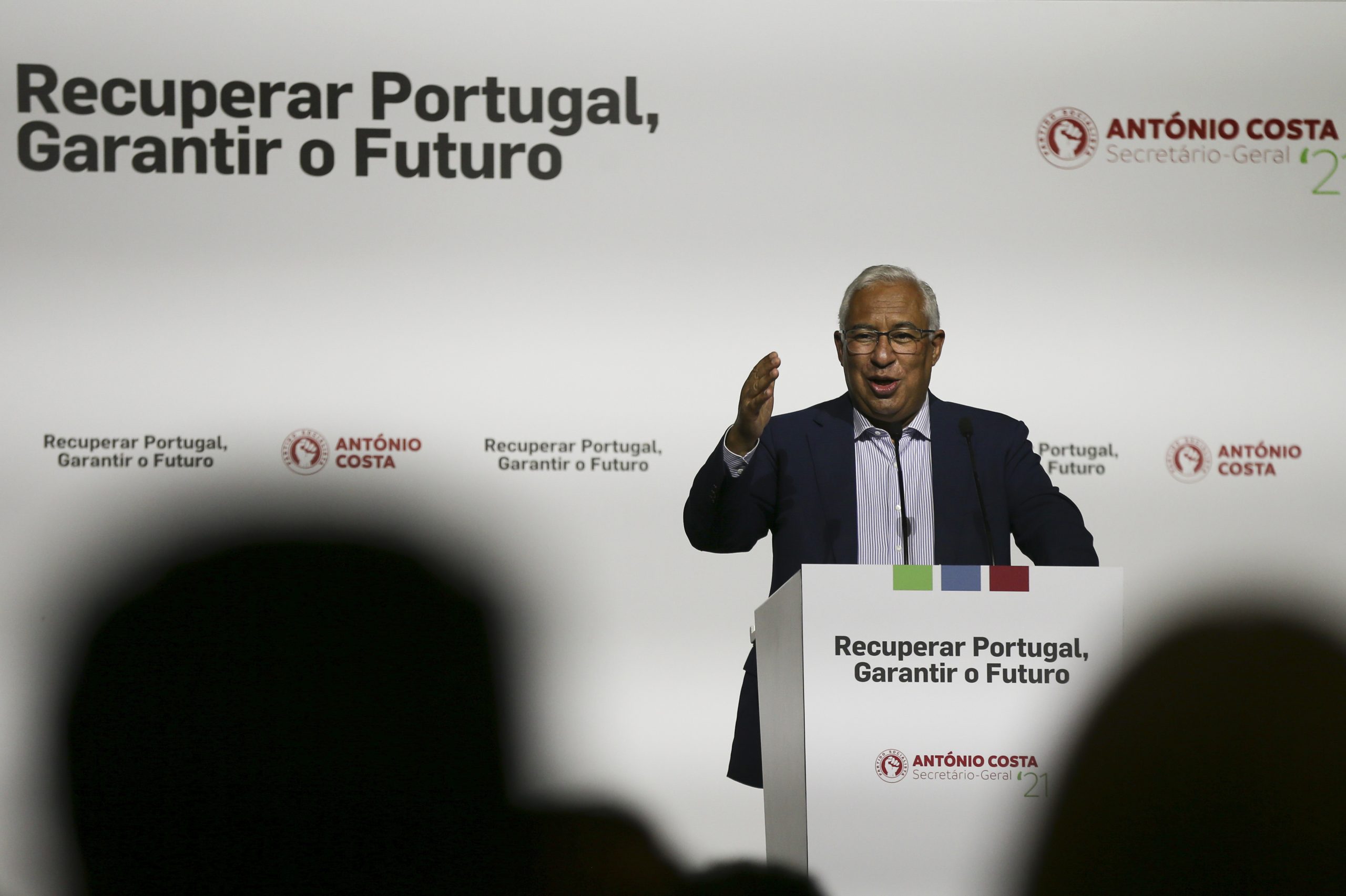 Só com o PS foi possível viver tantos meses em estado de emergência, diz António Costa