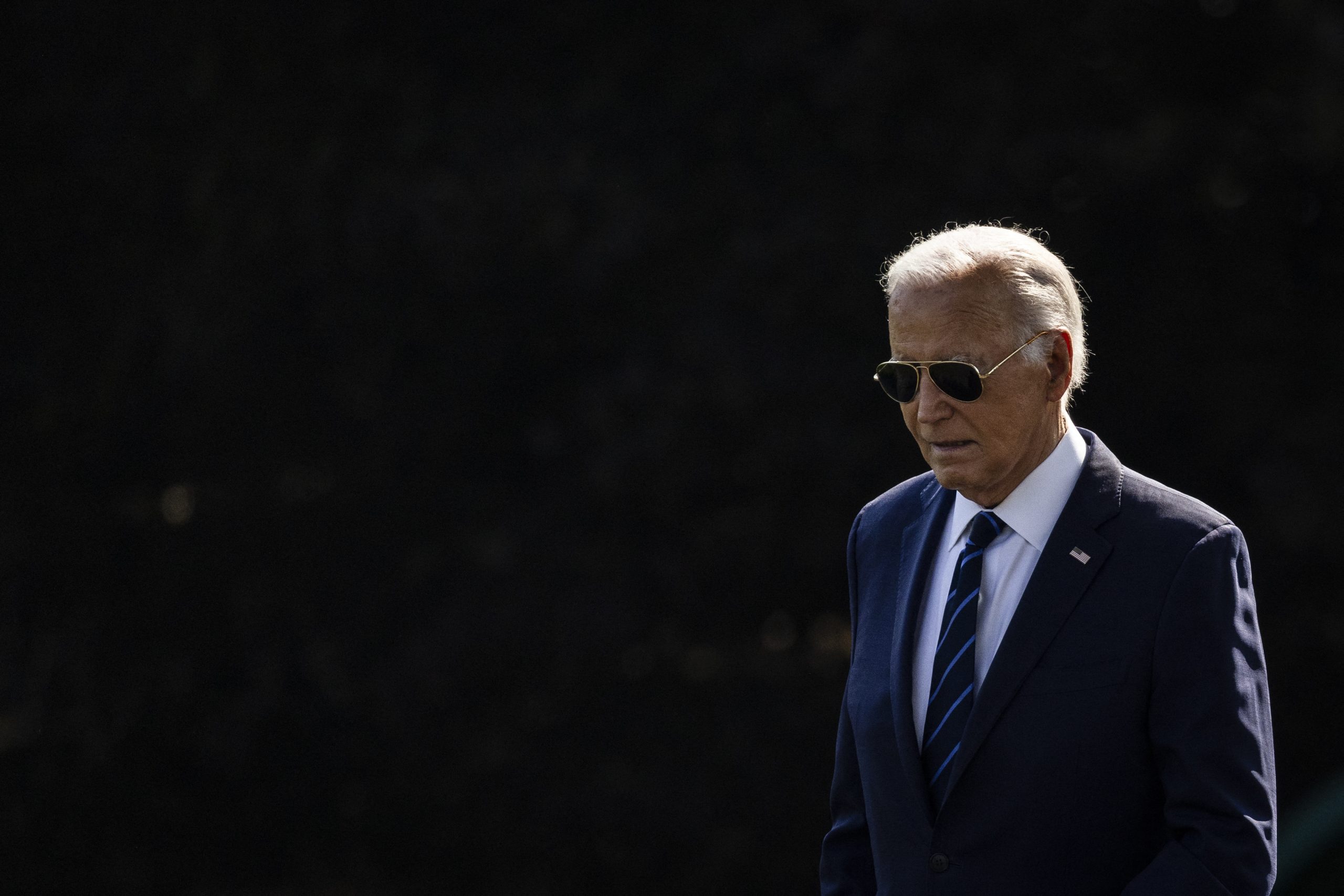 Biden desiste da corrida à Casa Branca e anuncia apoio a Kamala Harris