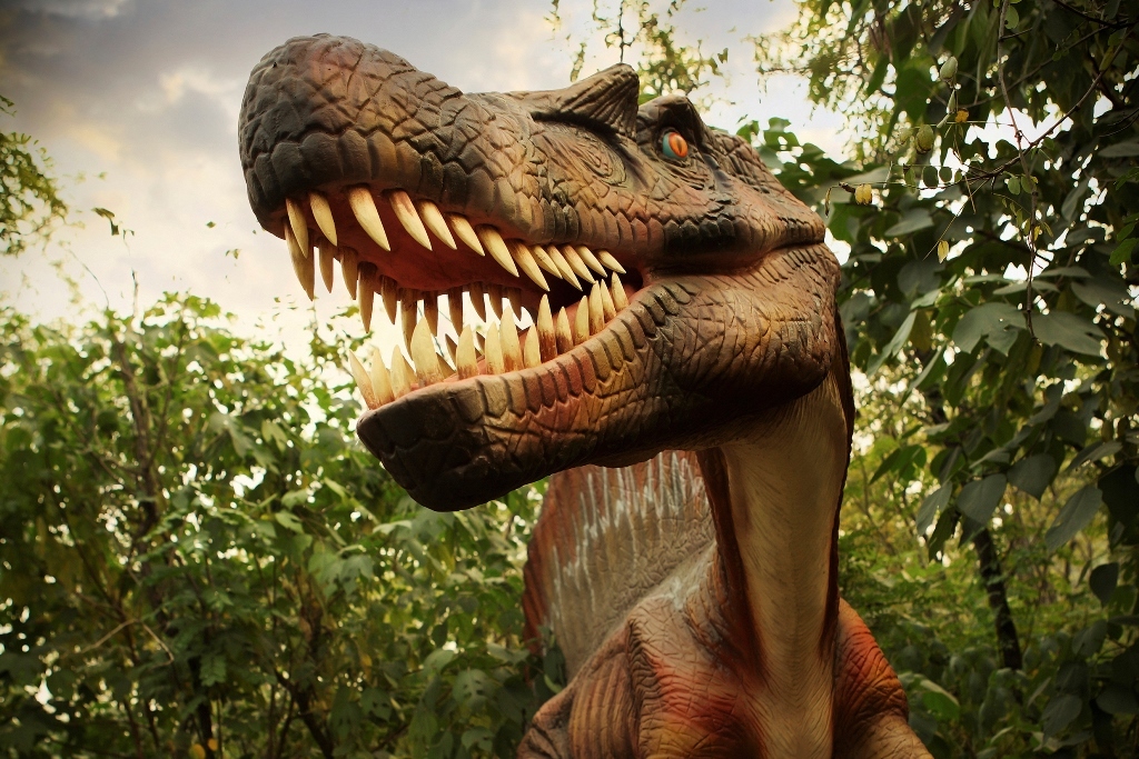 Mais de cem dinossauros começam a ser montados no futuro Dino Parque da Lourinhã