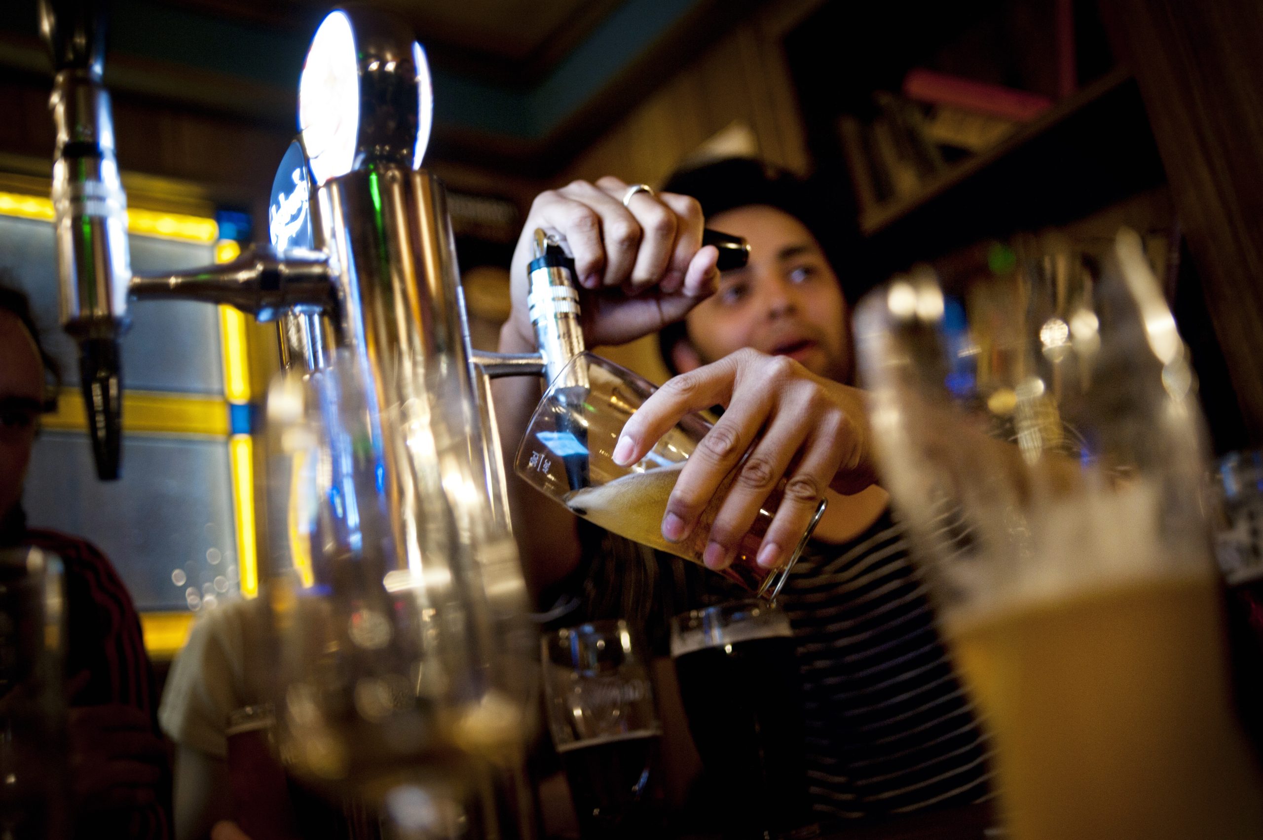 OE2018: Imposto sobre a cerveja, licores e bebidas espirituosas volta a subir, mas menos